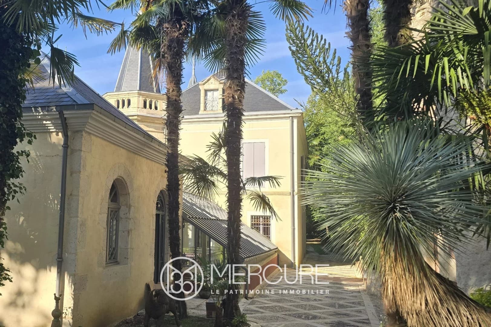 Elegant 19th Century Château with Landscaped Park and Heated Infinity Pool — Château for sale in France