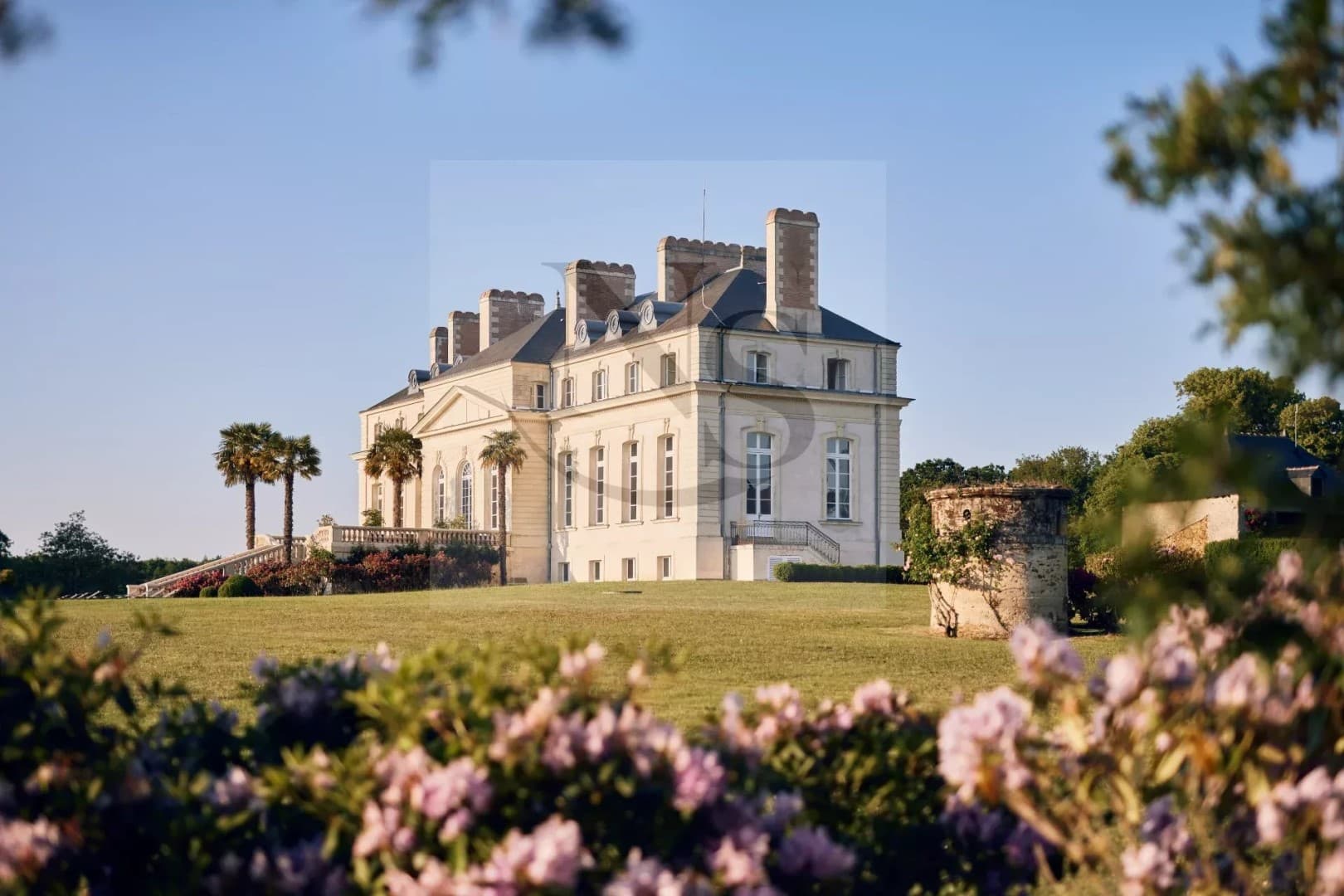 Prestigious Castle With Equestrian Facilities Near Nantes