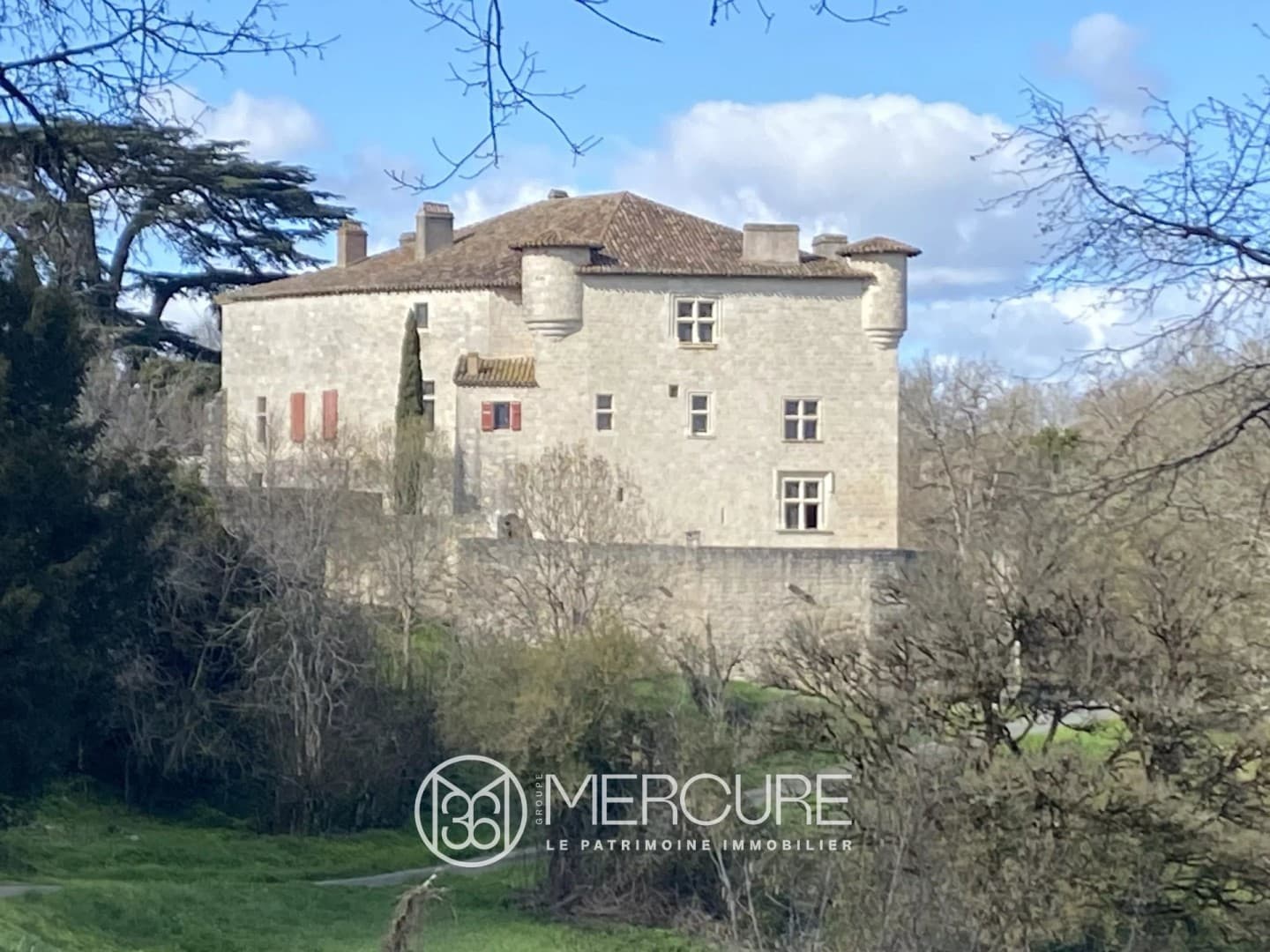 Historic Château With Panoramic Views And Extensive Outbuildings — Château for sale in Lot-et-Garonne, France