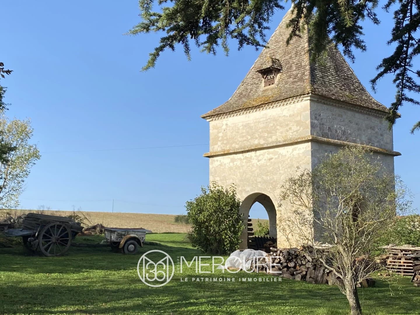 Historic Château With Panoramic Views And Extensive Outbuildings 4