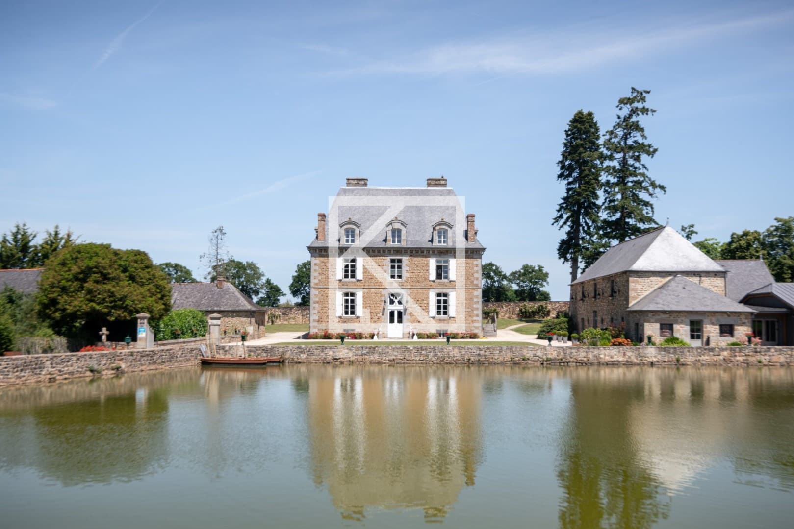 Château de la Giraudais 600 Sqm 45 Bedrooms — Château for sale in Brittany, France