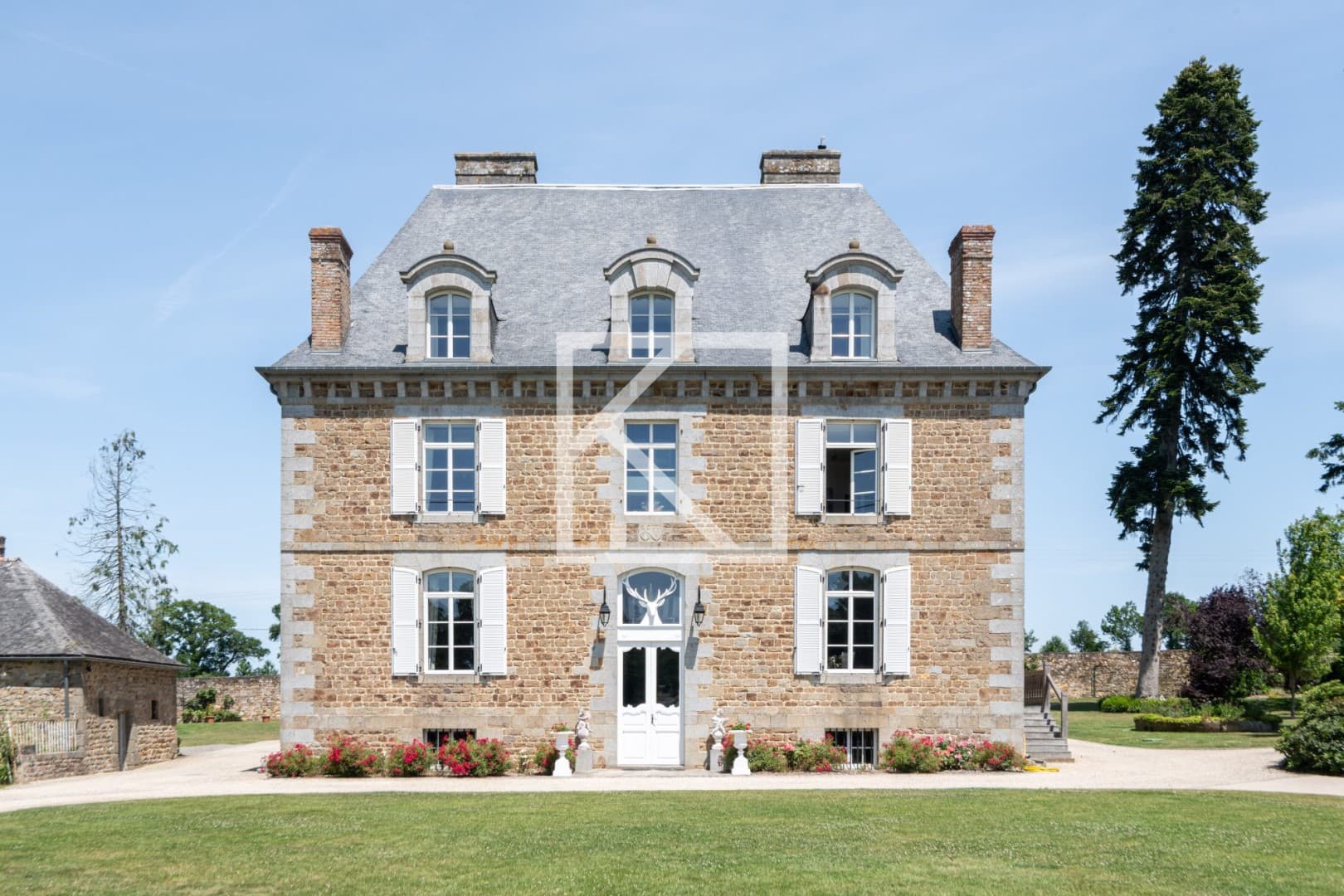 Château de la Giraudais 600 Sqm 45 Bedrooms 2