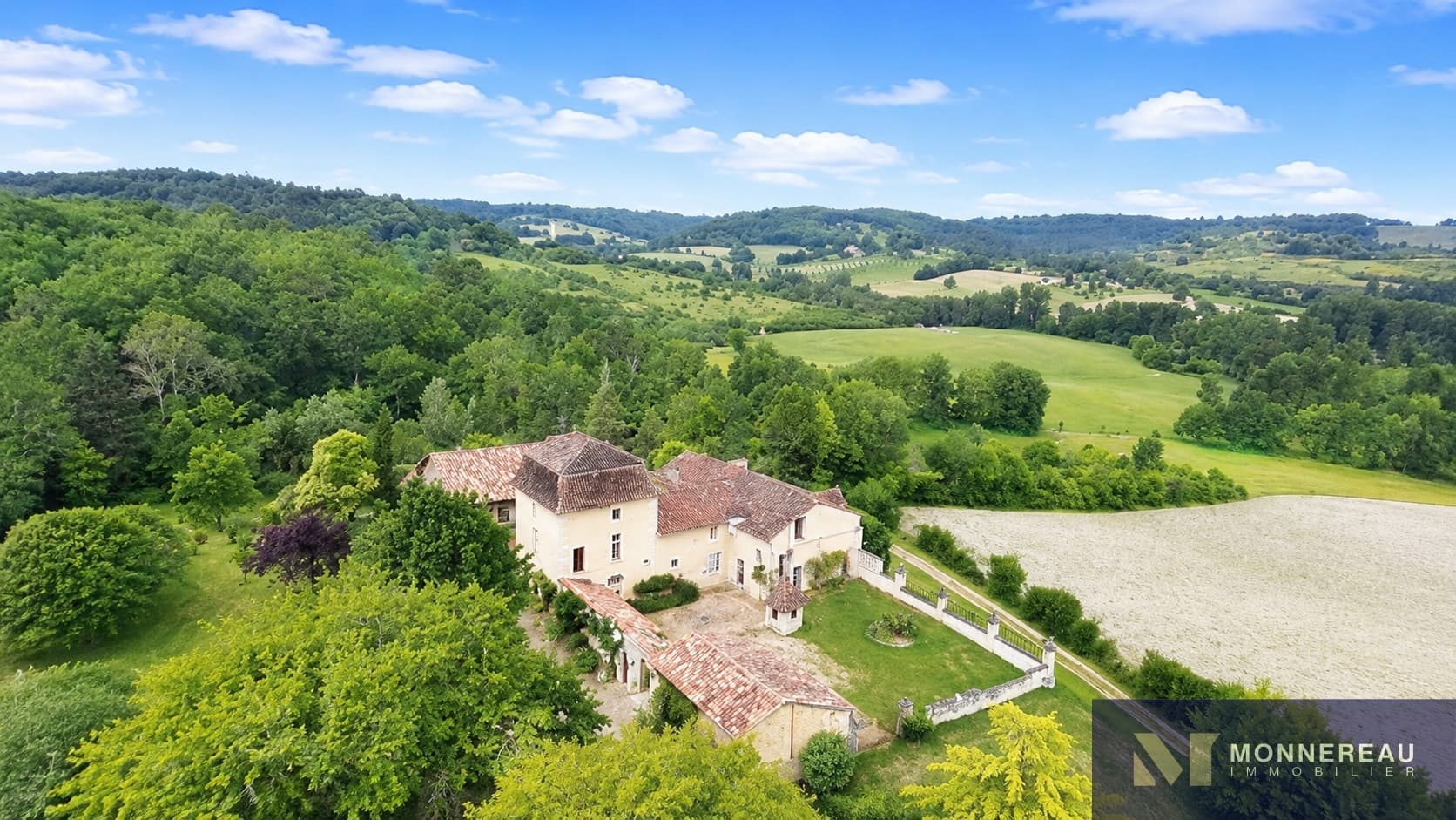 Elegant Castle with 10 Bedrooms and Swimming Pool 2