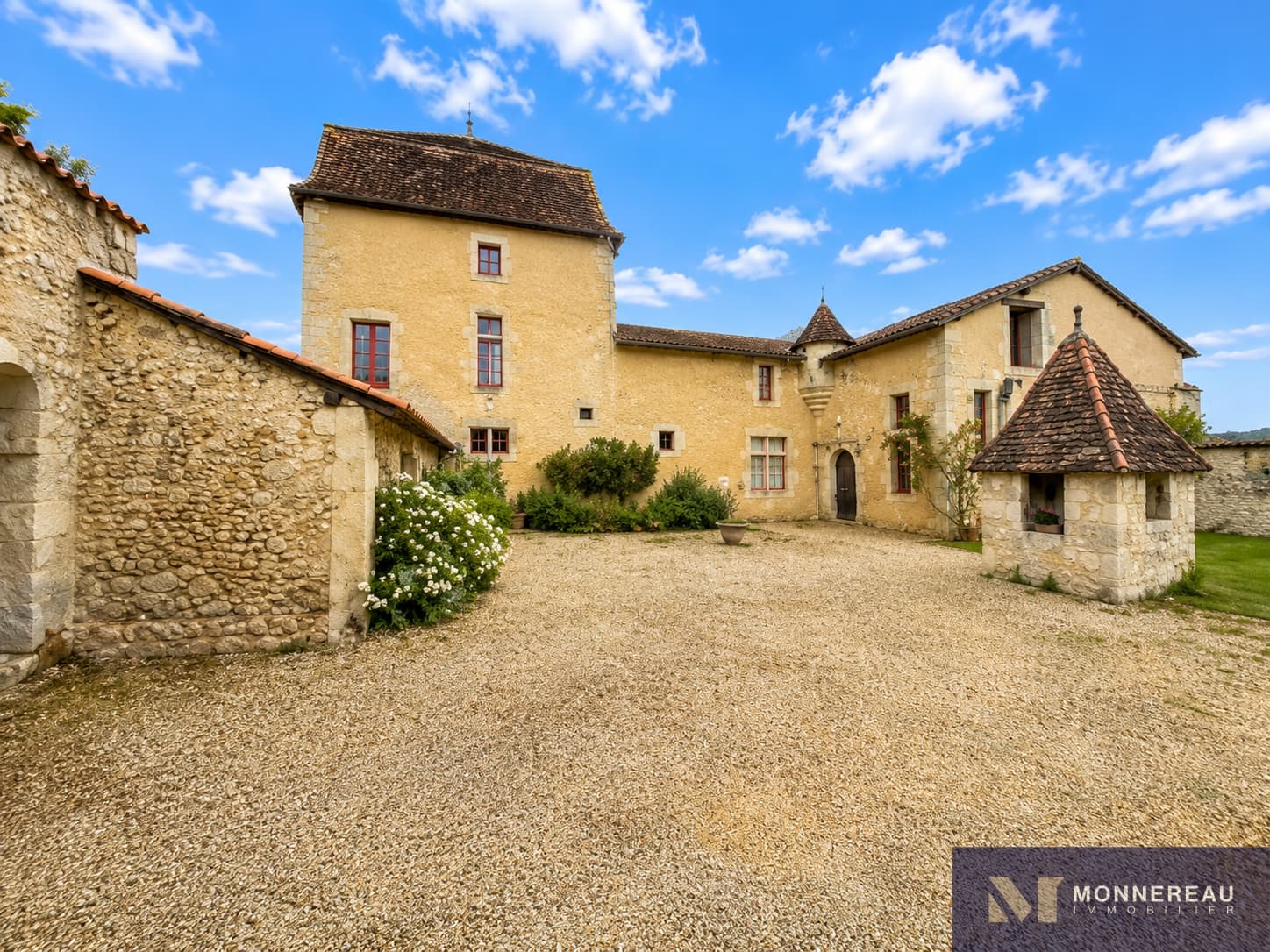 Elegant Castle with 10 Bedrooms and Swimming Pool