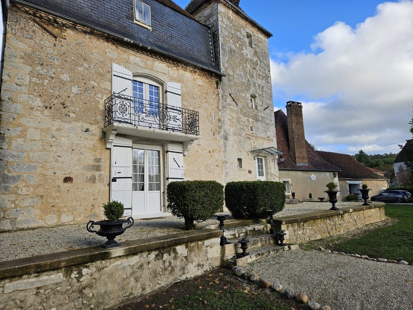 Château with 7 Bedrooms and 150 Sqm Barn in a Beautiful Park 2