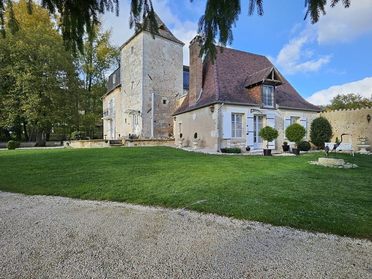 Château with 7 Bedrooms and 150 Sqm Barn in a Beautiful Park 4