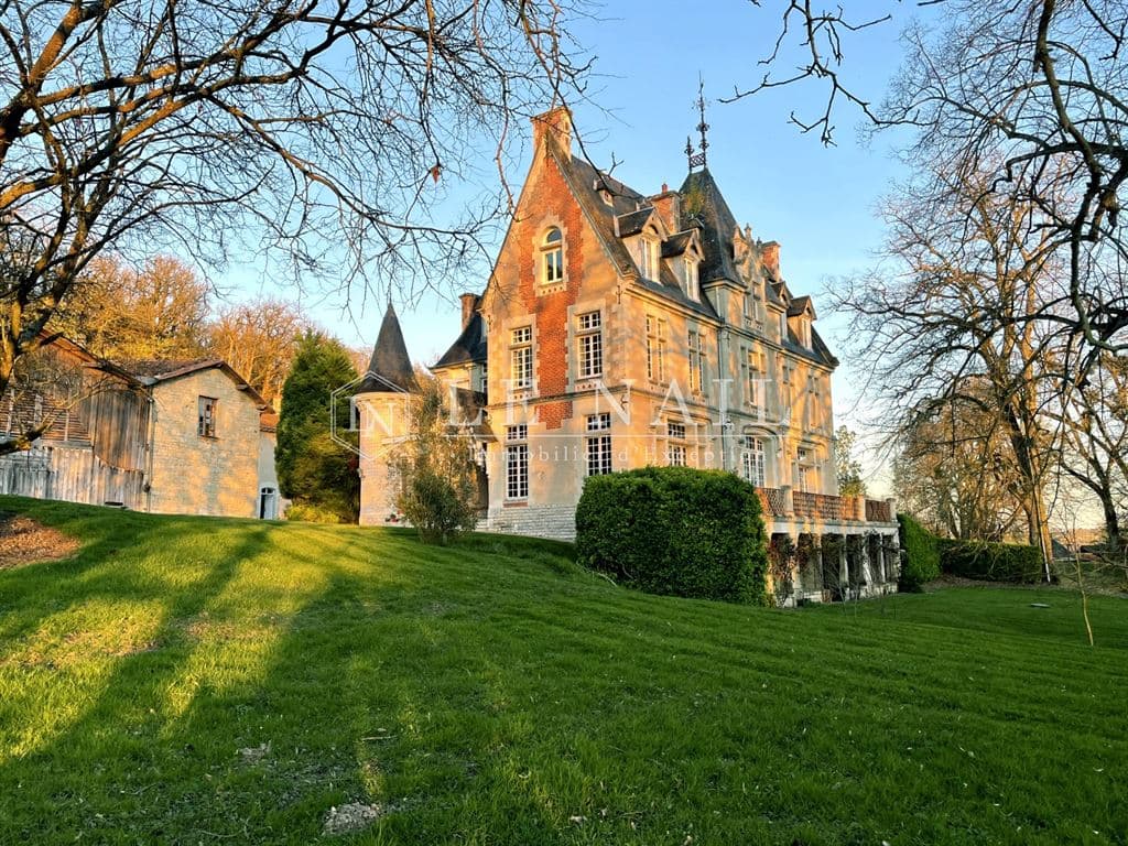 19th Century Château With Extensive Grounds And Outbuildings 3