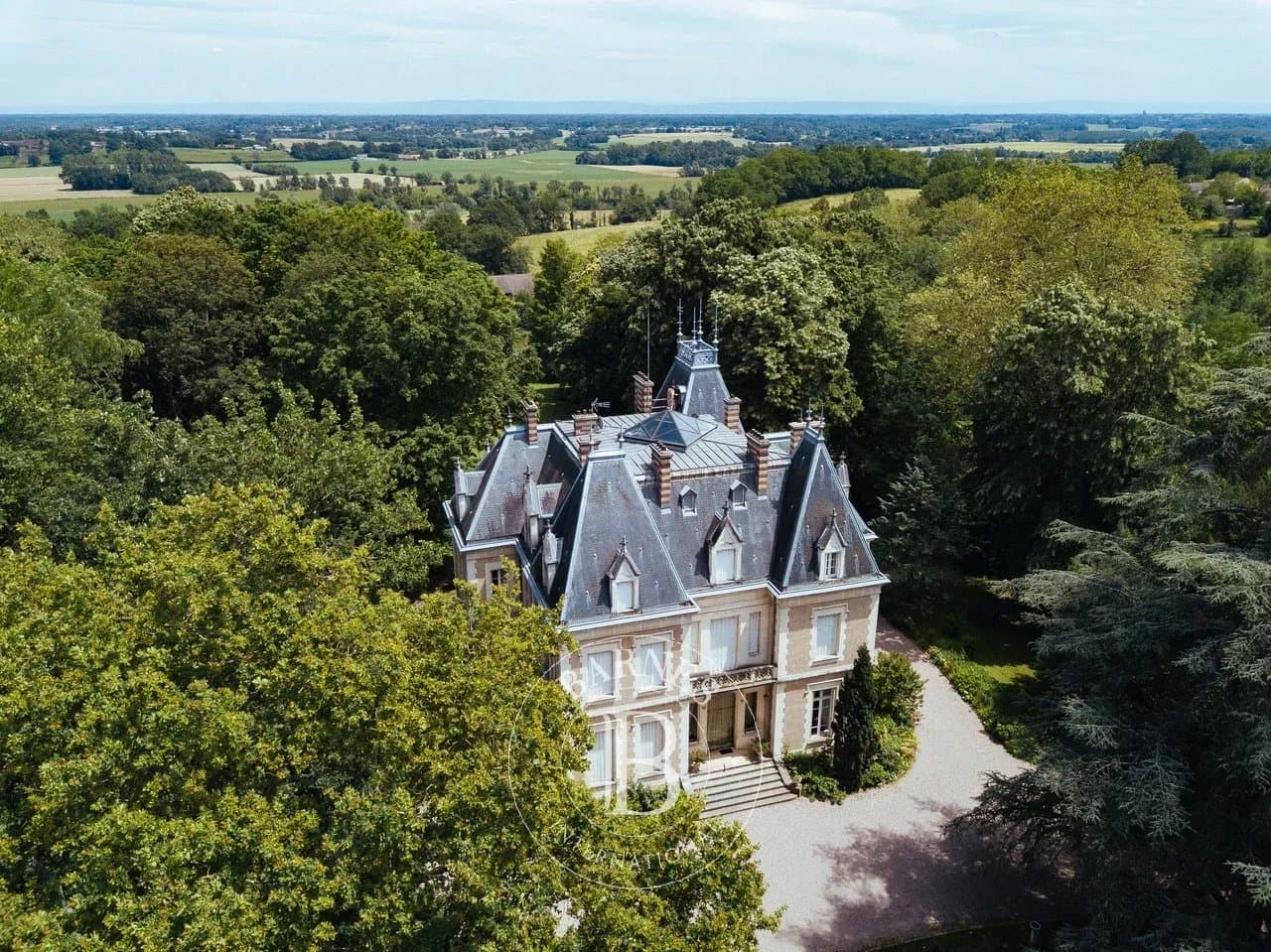 Elegant Manor House With Tennis Court And Old Mill 2