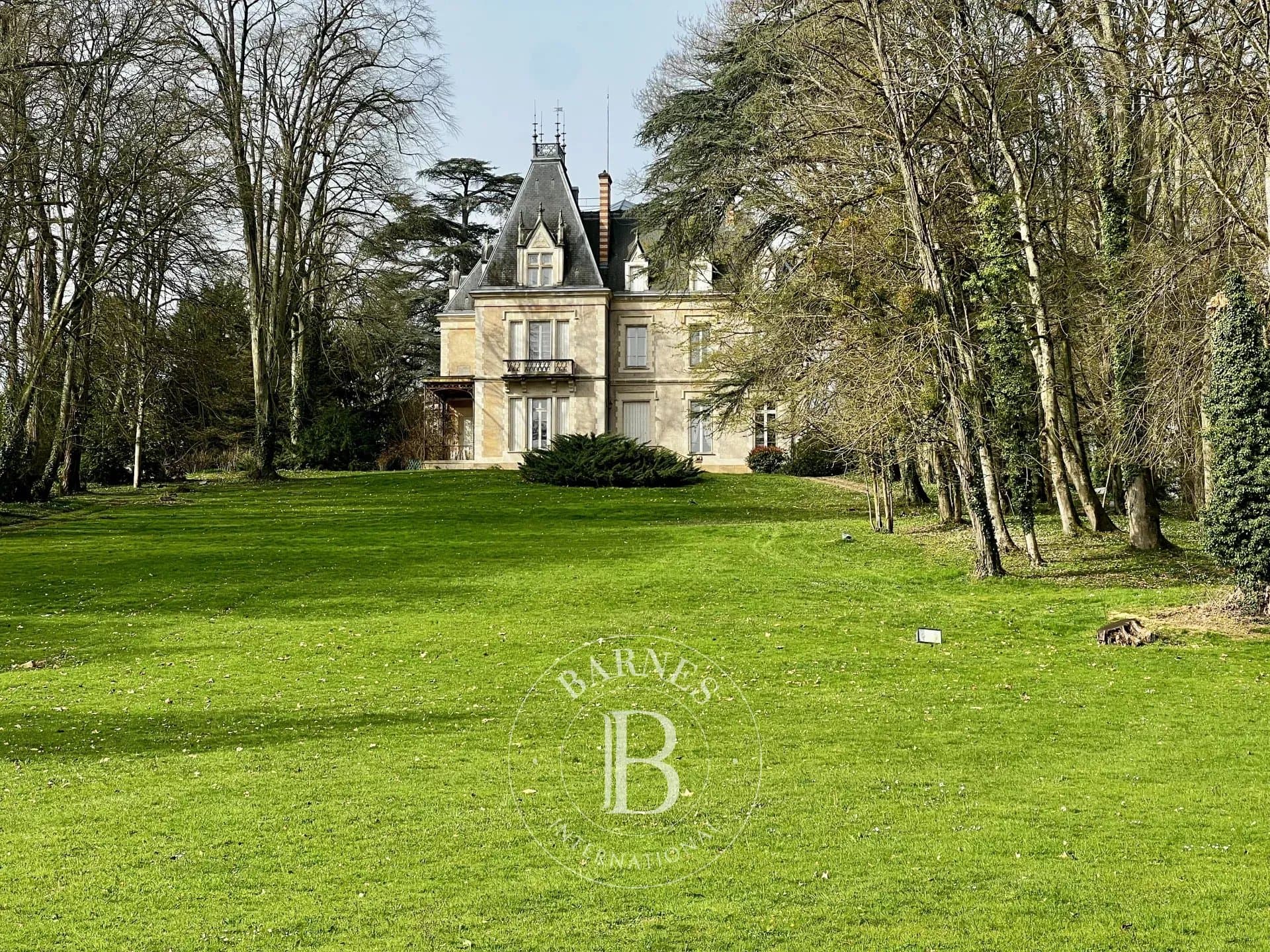 Elegant Manor House With Tennis Court And Old Mill 3