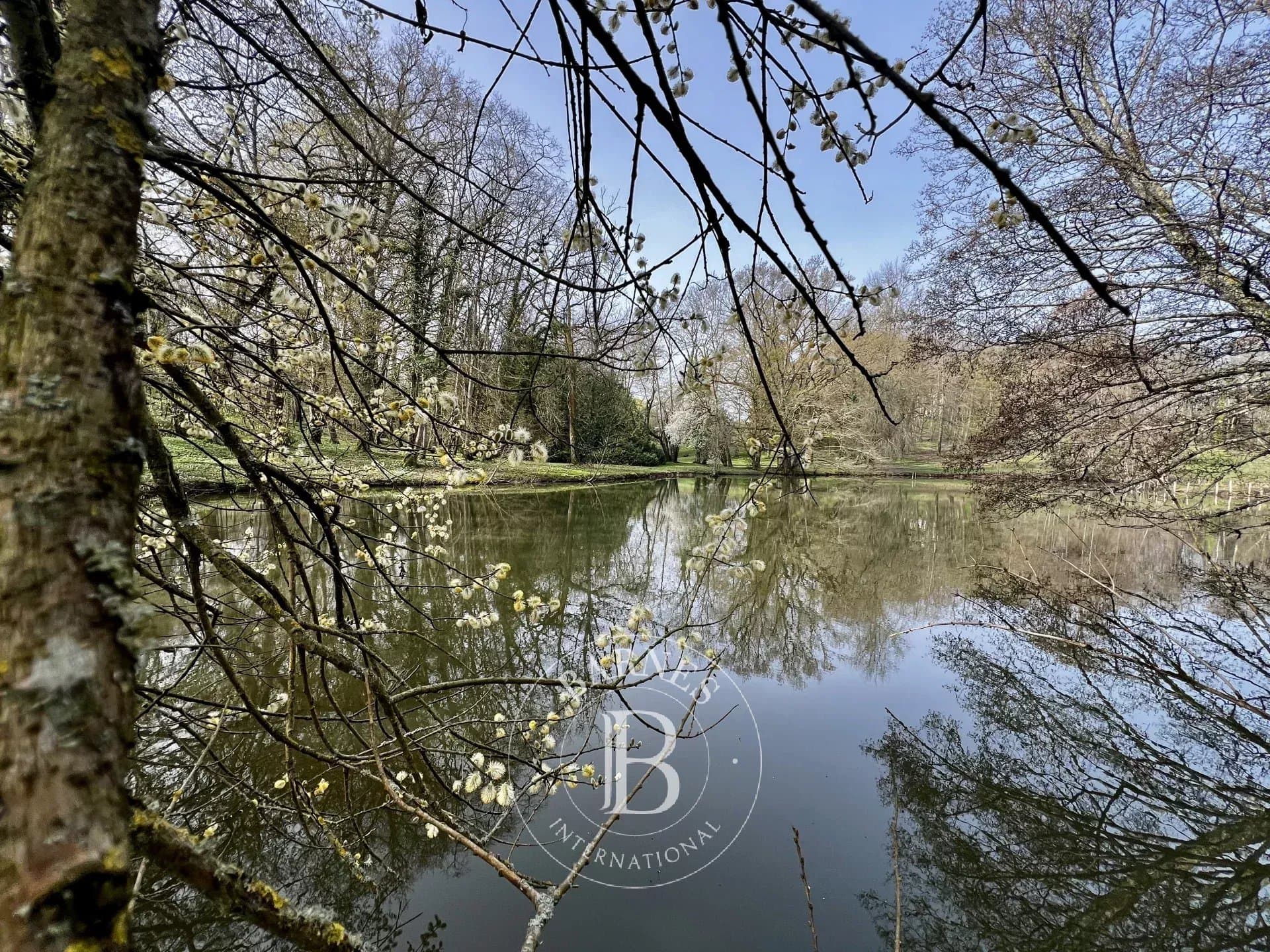 Elegant Manor House With Tennis Court And Old Mill 4