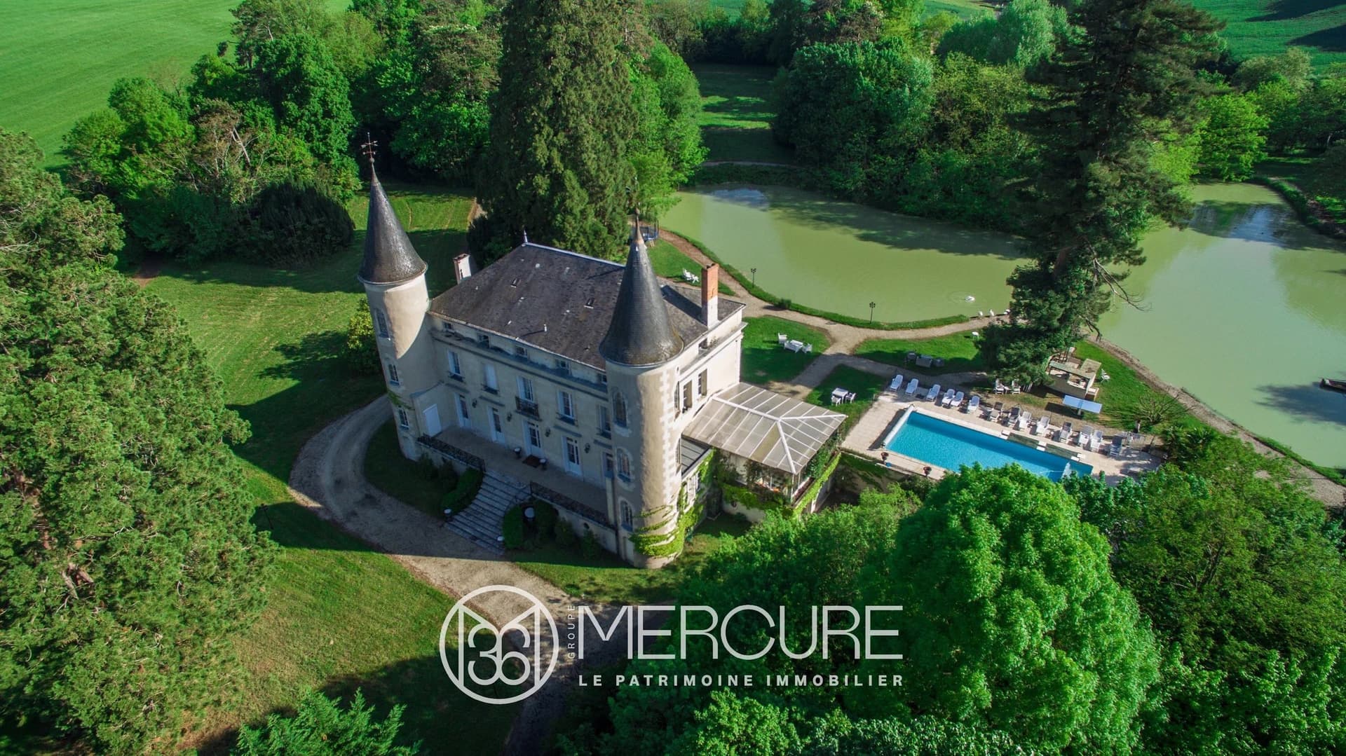 Elegant 19th Century Château With Lake And Guest Houses 3
