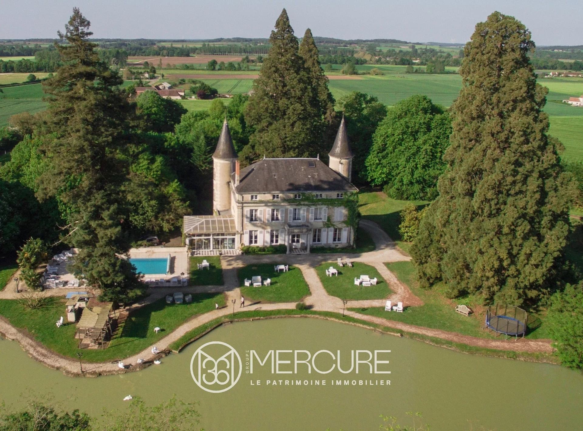 Elegant 19th Century Château With Lake And Guest Houses 4
