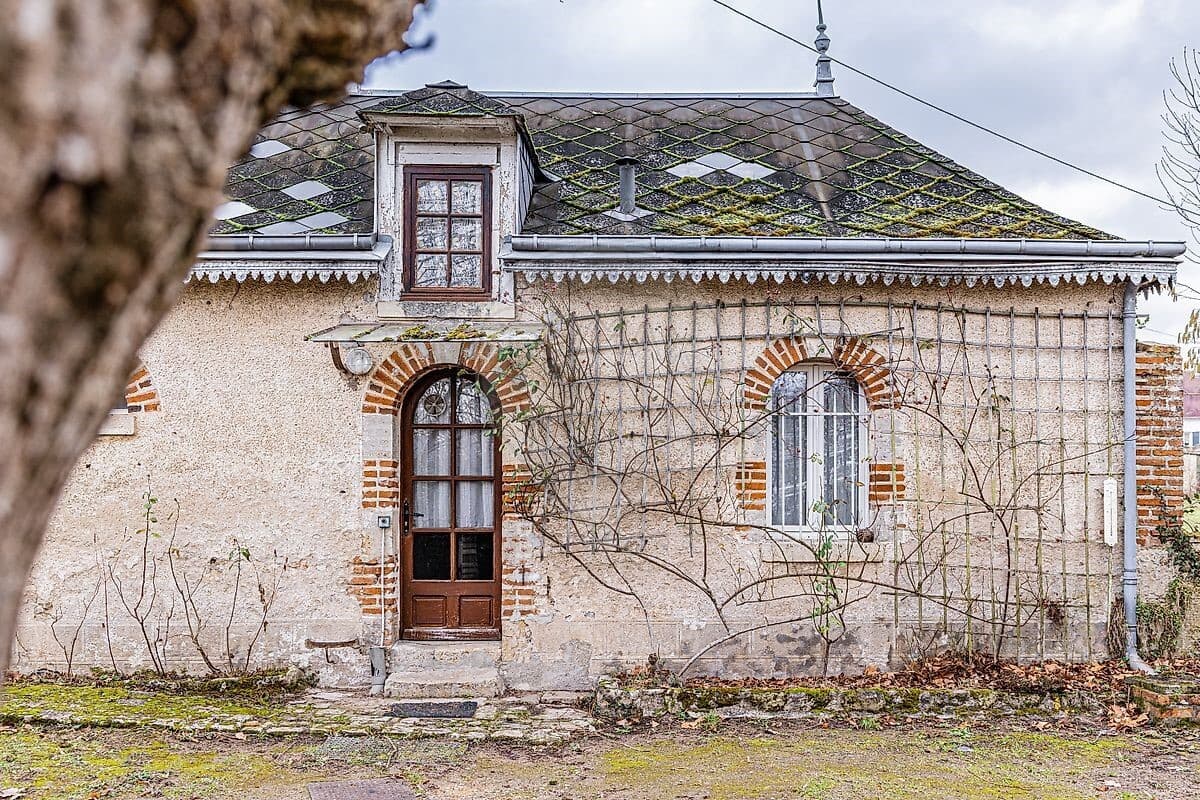 Historic Castle with 6 Bedrooms and 4 Bathrooms — Château for sale in Loiret, Loire Valley