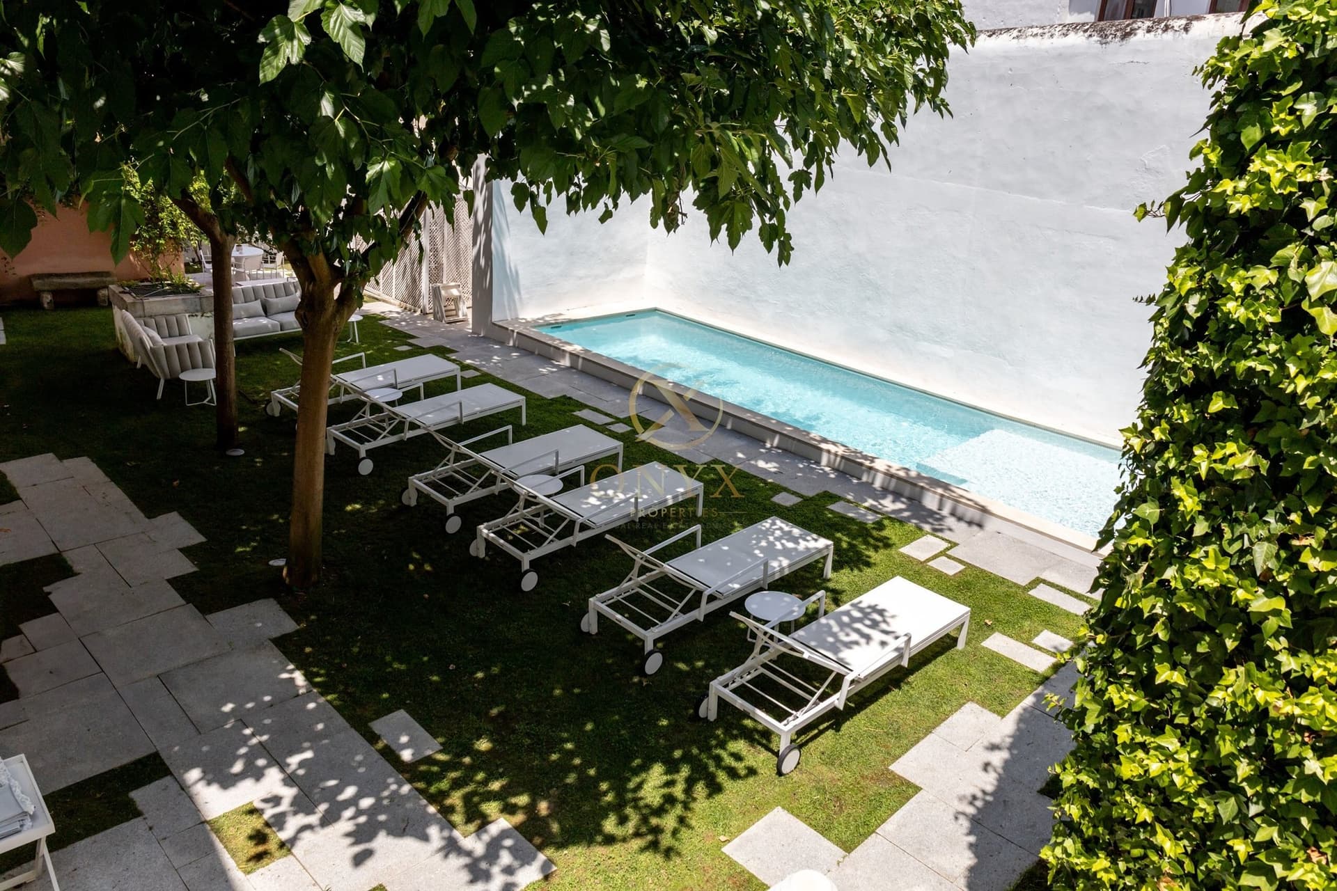 Elegant 18th Century Palace With Garden And Swimming Pool 4