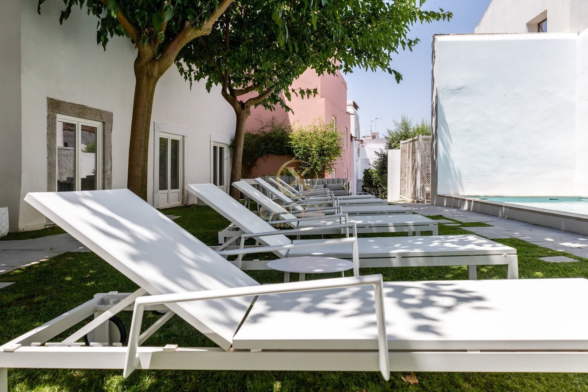 Elegant 18th Century Palace With Garden And Swimming Pool 5