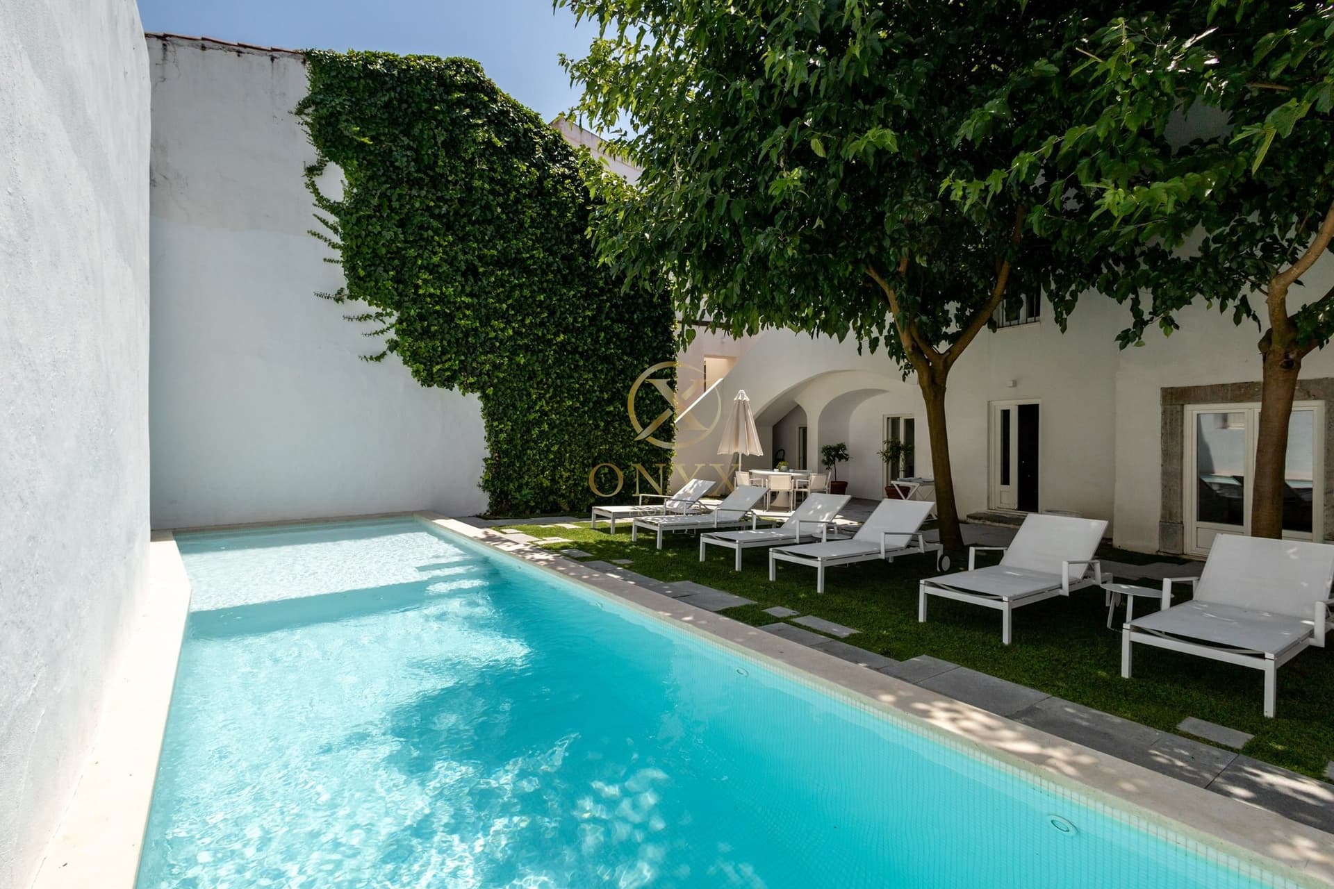 Elegant 18th Century Palace With Garden And Swimming Pool 5