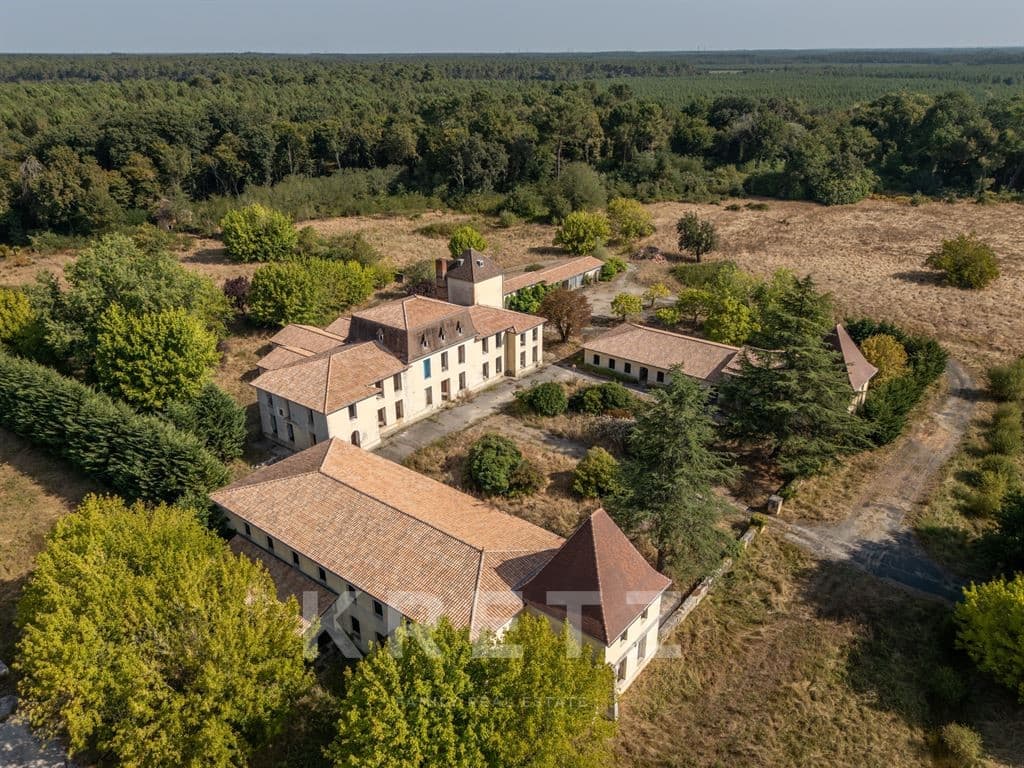 18th Century Château in Landes de Gascogne Regional Natural Park 3