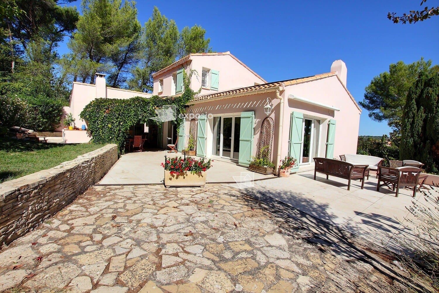 Tranquil Property Between Aix-En-Provence And Marseille With Pool — in France