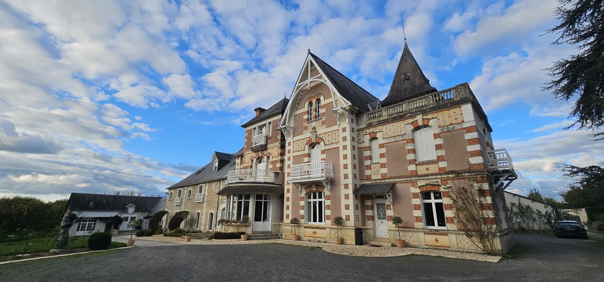 Renovated 19th Century Castle with 24 Bedrooms and Swimming Pool 2