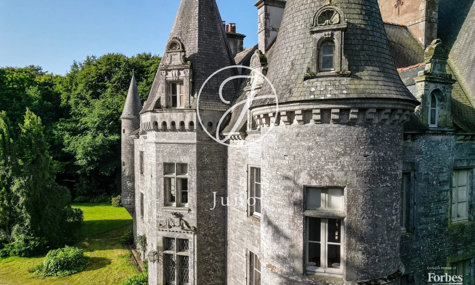Historic Château With 12 Bedrooms And Landscaped Park 3