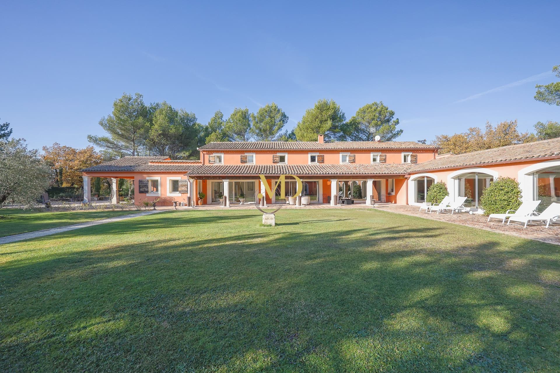 Charming Provençal Estate With Heated Indoor Pool And Guesthouse 2