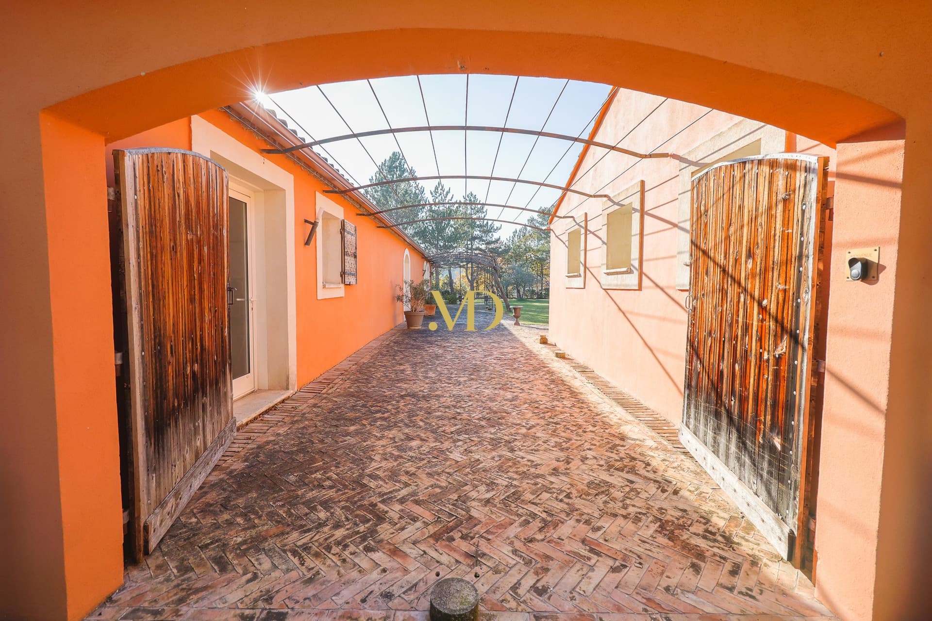 Charming Provençal Estate With Heated Indoor Pool And Guesthouse 4
