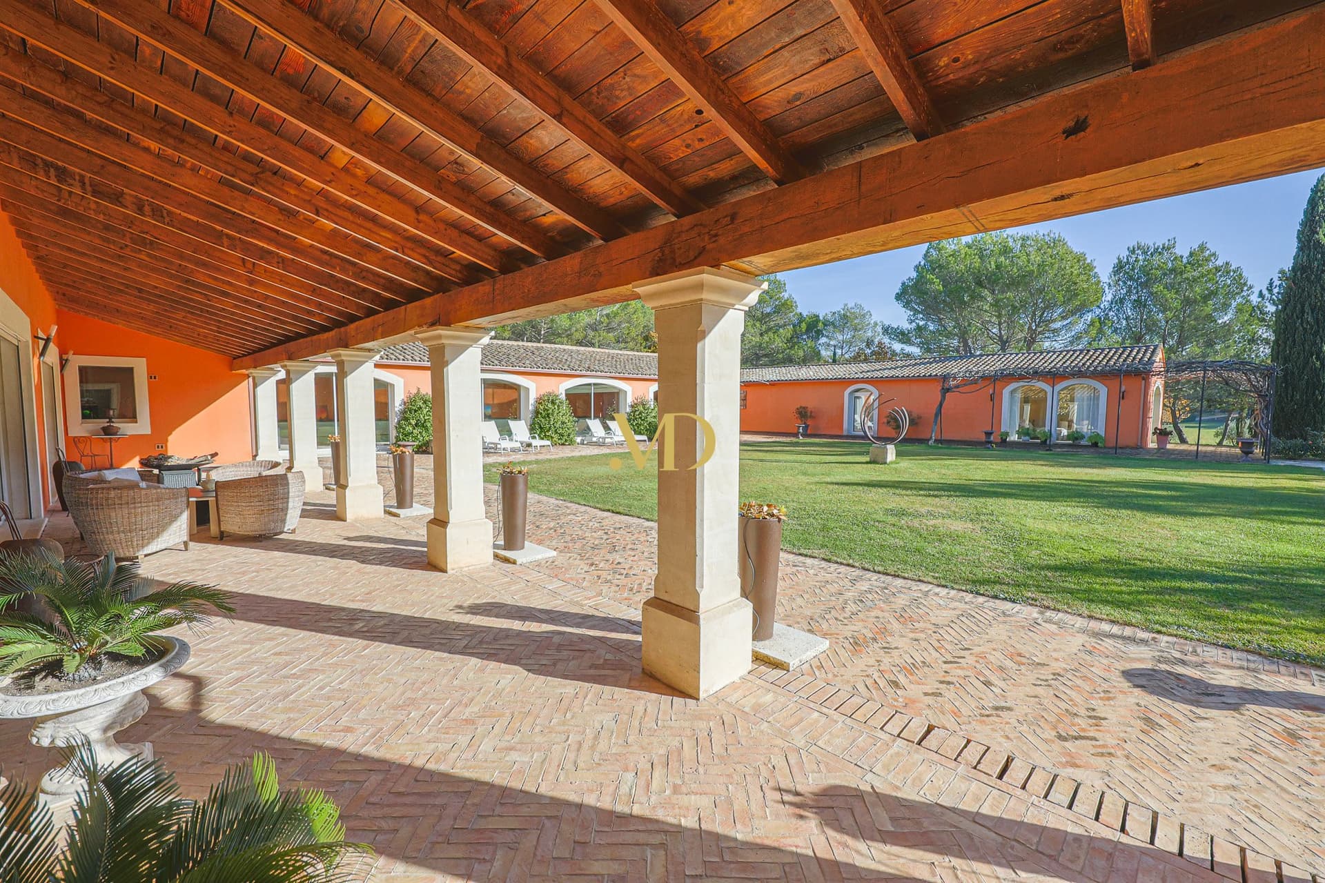Charming Provençal Estate With Heated Indoor Pool And Guesthouse 5