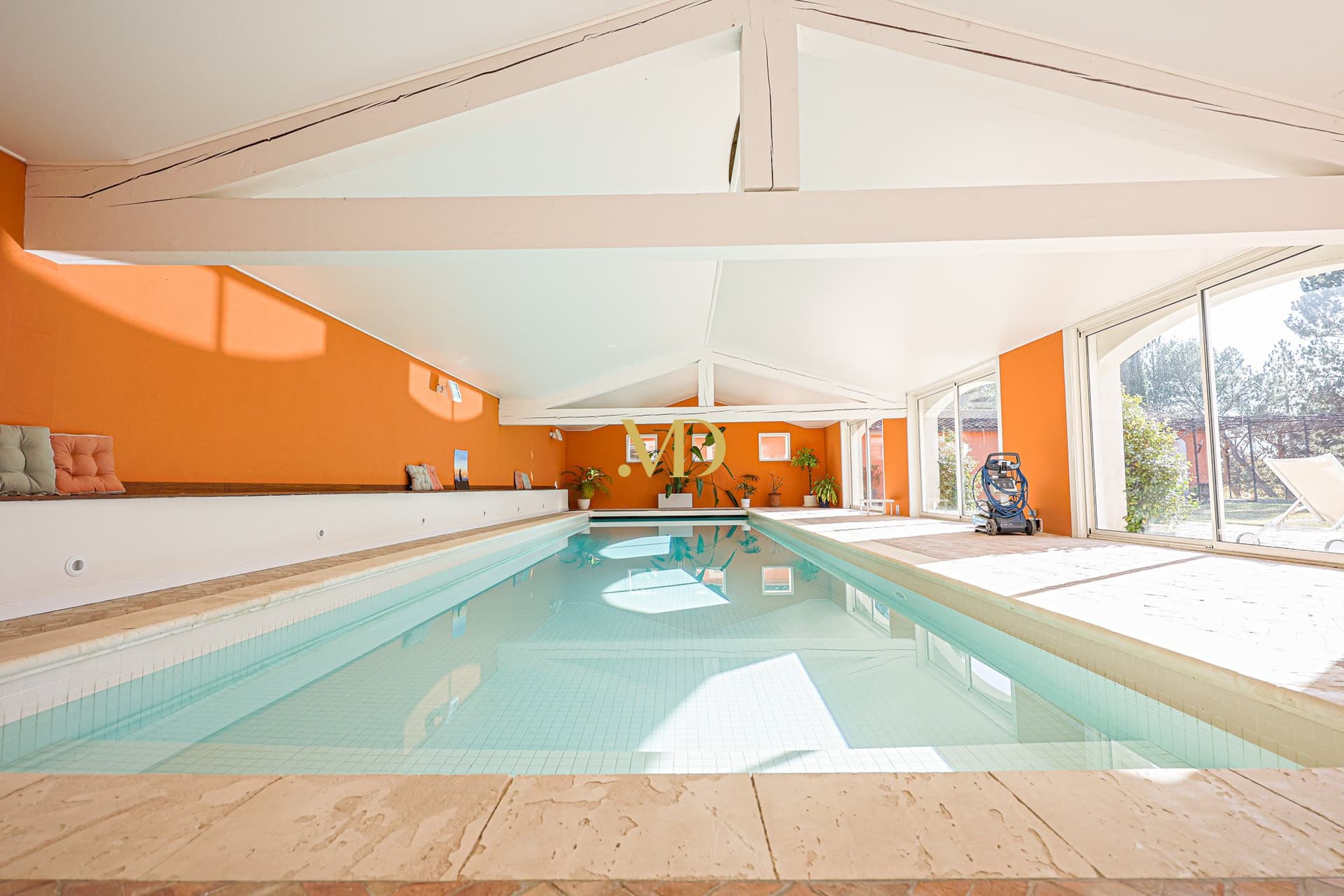 Charming Provençal Estate With Heated Indoor Pool And Guesthouse 4