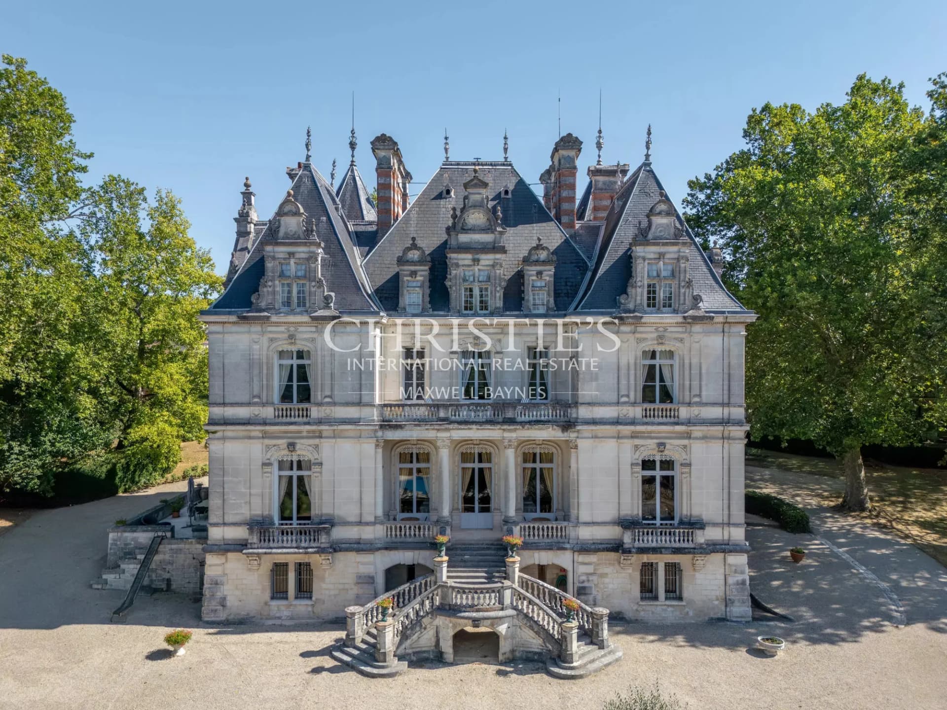 Magnificent 19th Century Château With Pool And Tennis Court 3