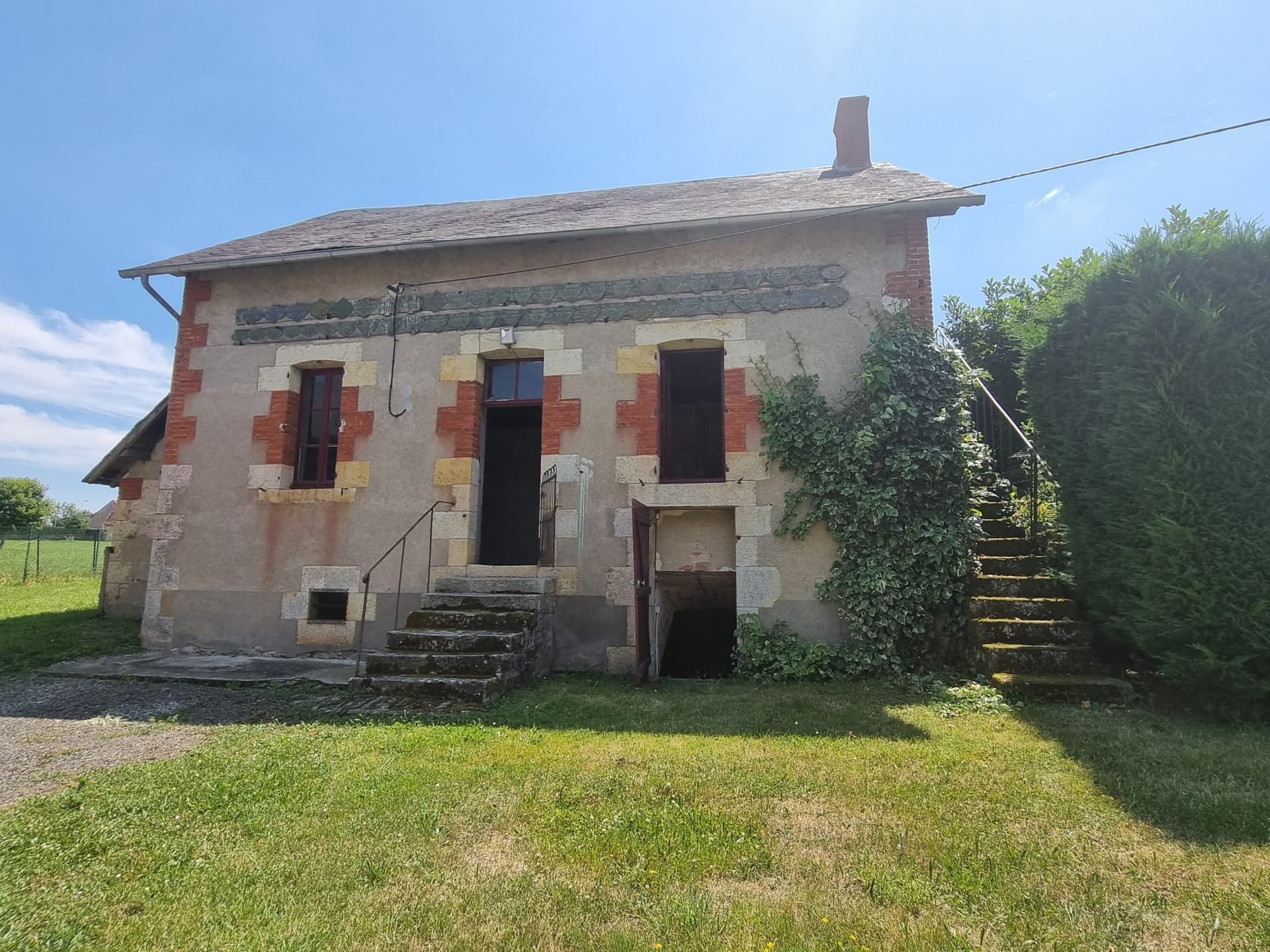 Château With Large Wooded Park And Multiple Outbuildings 5