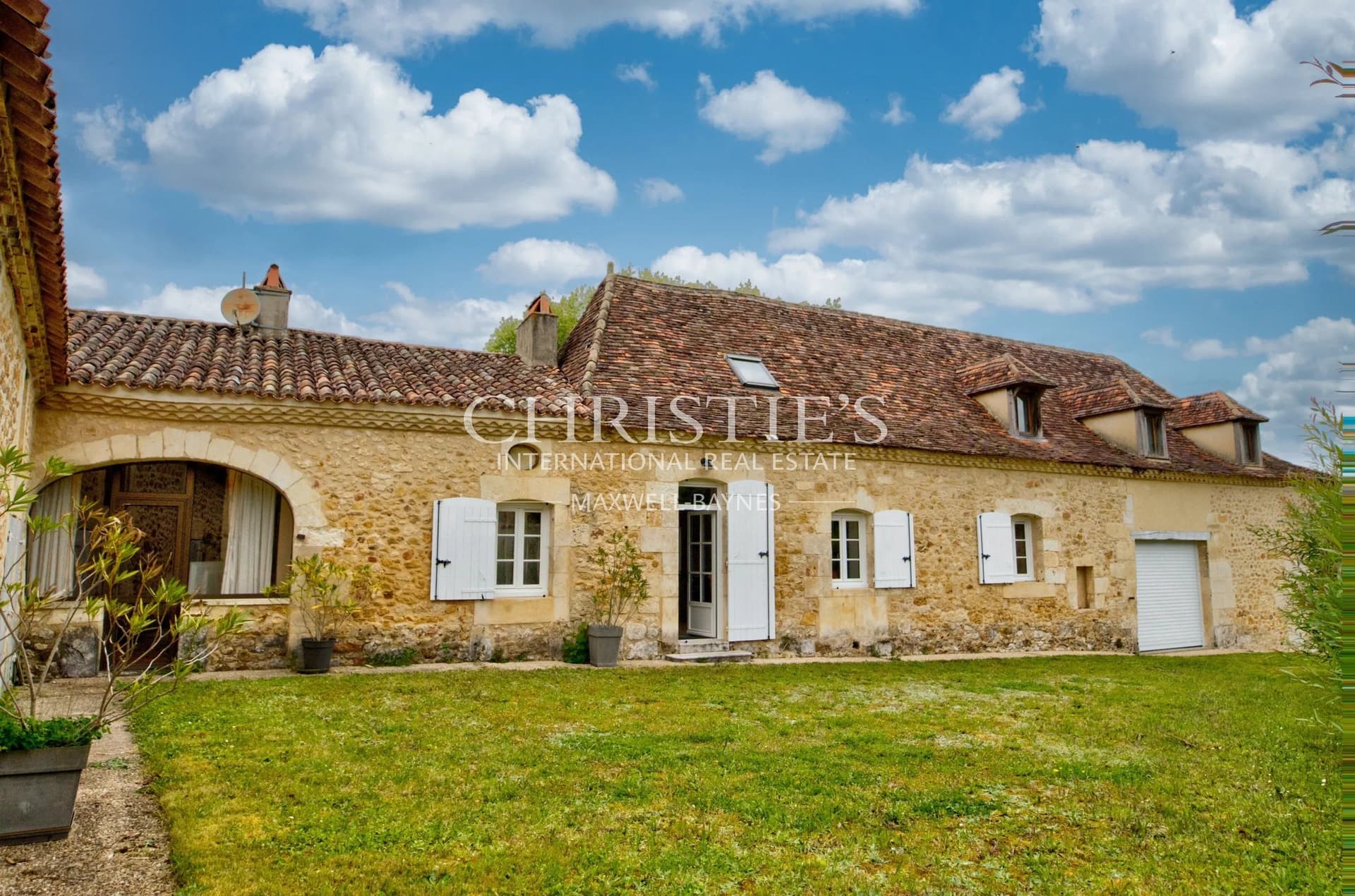 Charming 18th Century Manor House With Equestrian Facilities In The Dordogne 2
