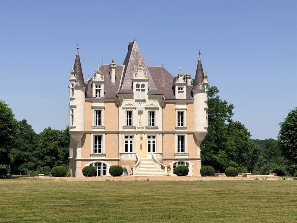 Elegant 19th Century Château Near Poitiers With Guest House And Swimming Pool 2
