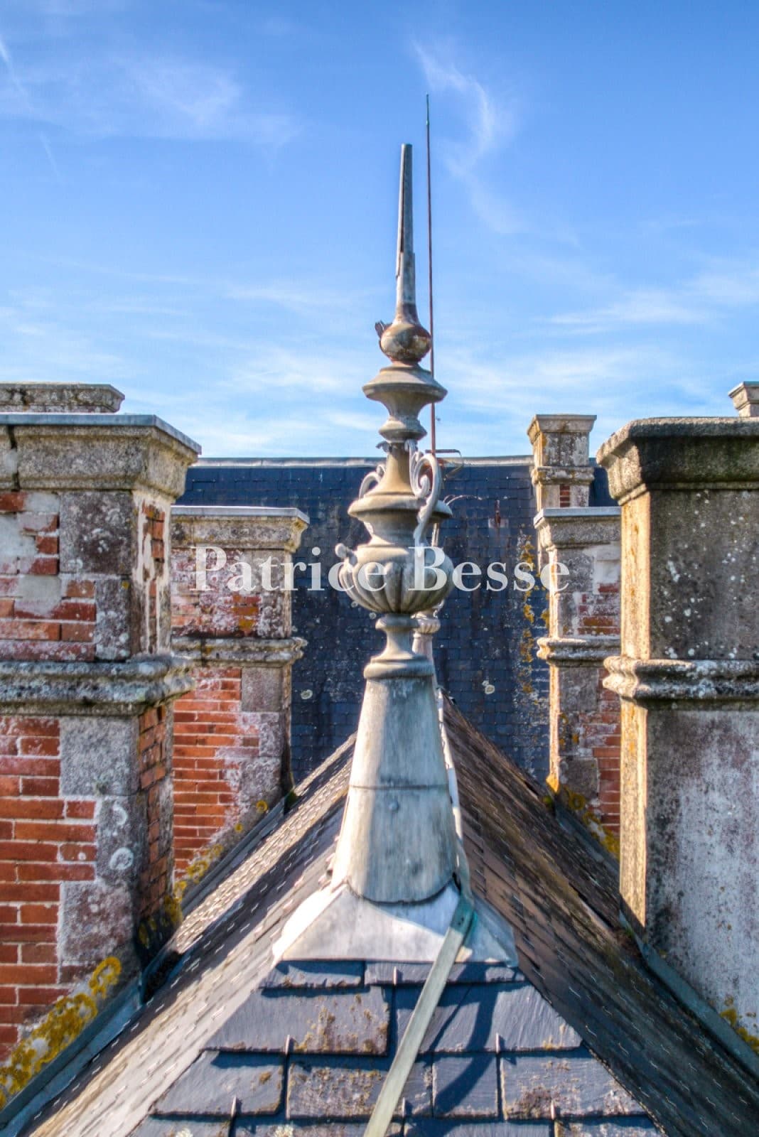 19th Century Mansion With Walled Orchard And Italian Style Outbuildings 3
