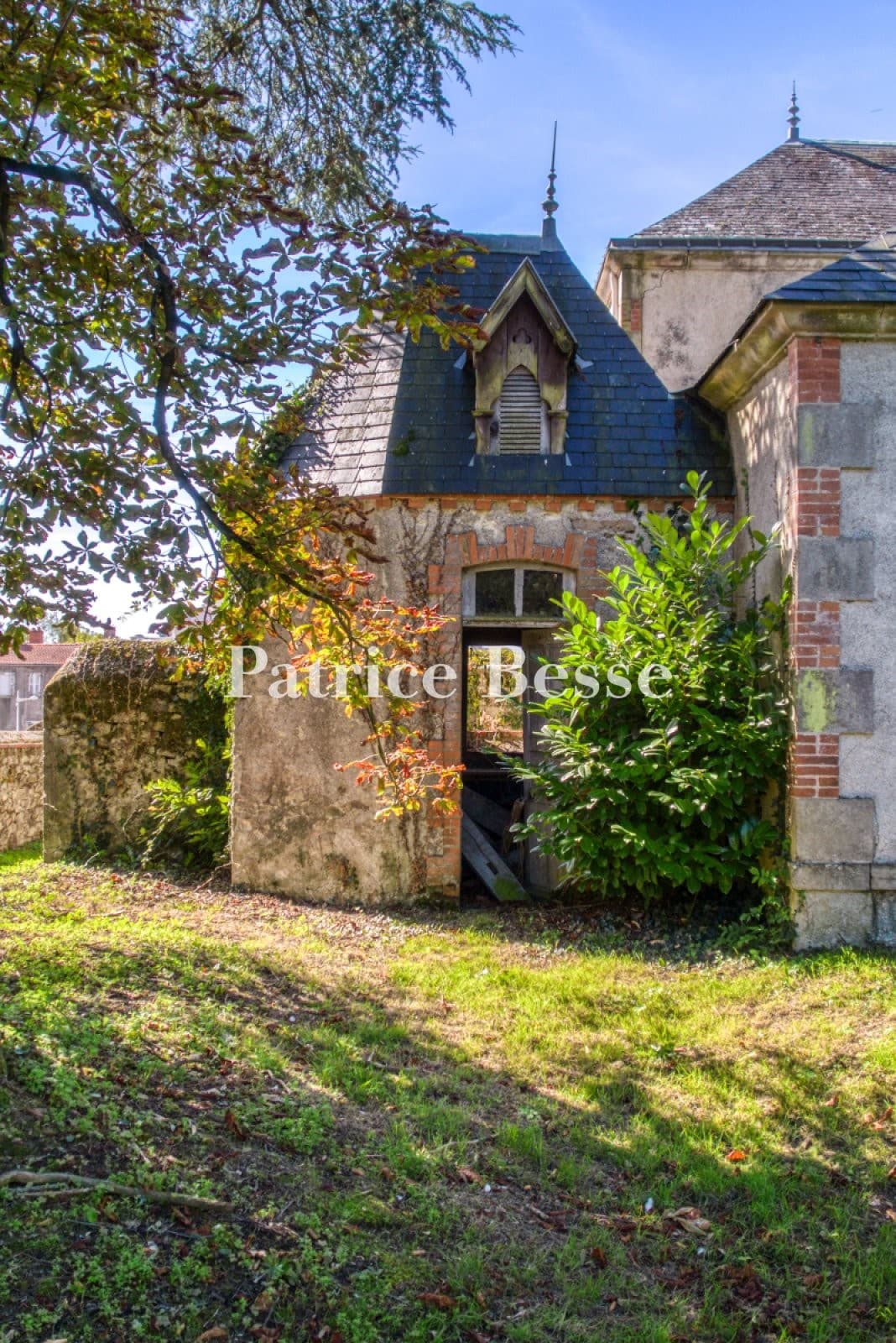 19th Century Mansion With Walled Orchard And Italian Style Outbuildings 5