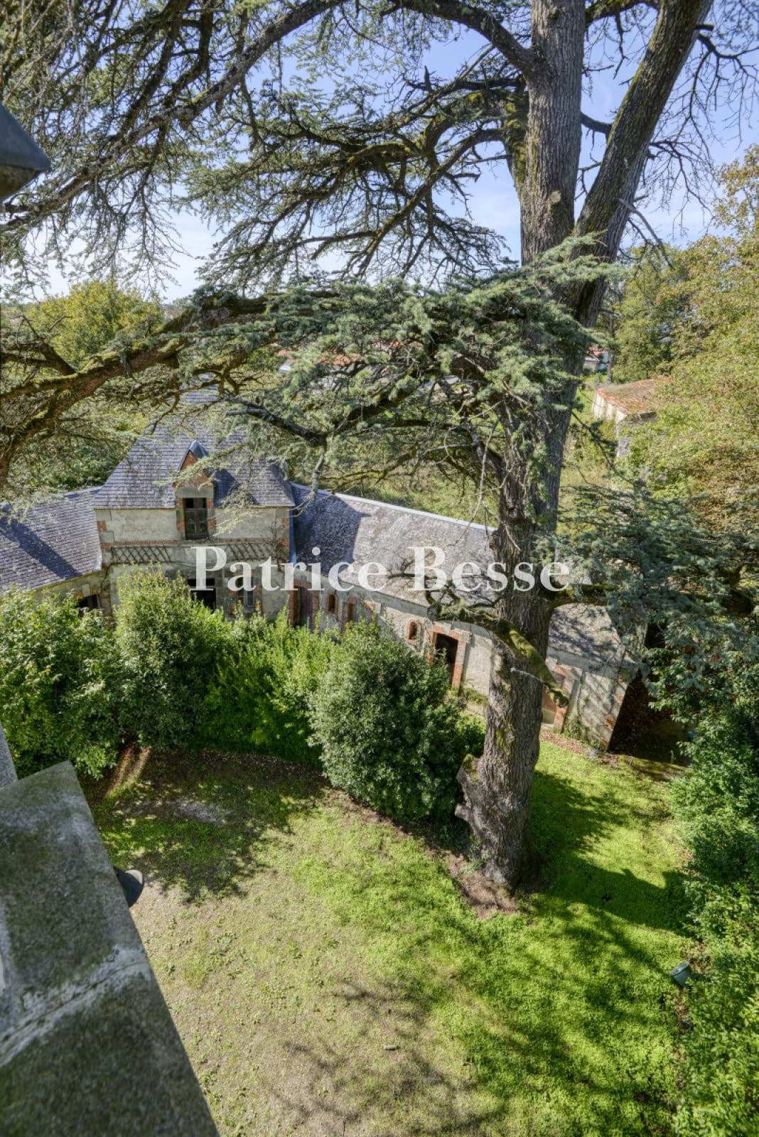 19th Century Mansion With Walled Orchard And Italian Style Outbuildings 2