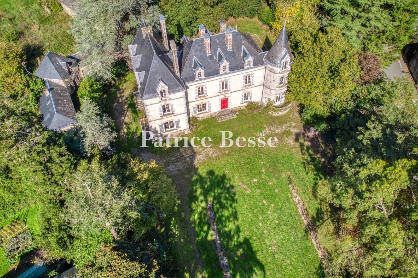 19th Century Mansion With Walled Orchard And Italian Style Outbuildings 3