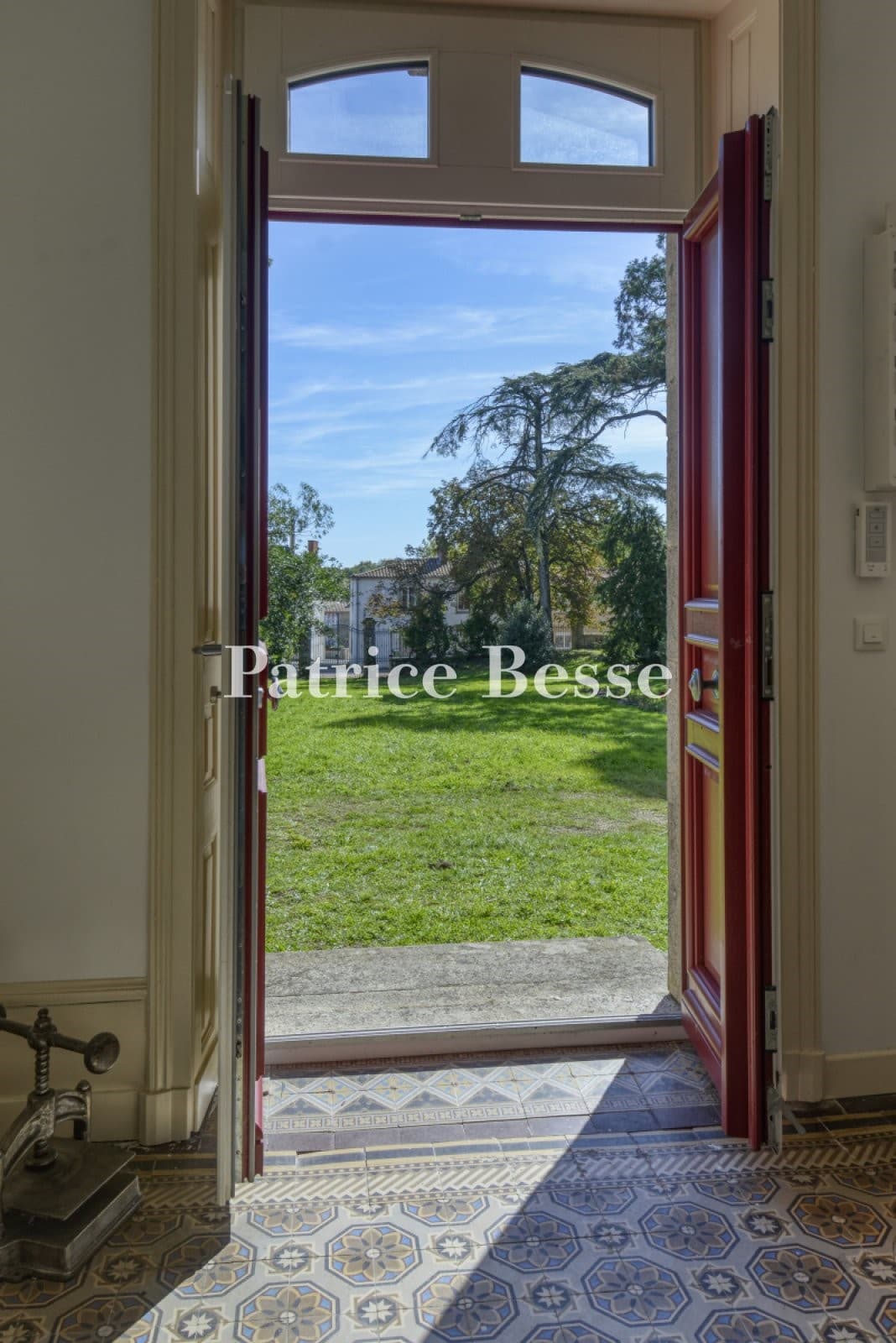 19th Century Mansion With Walled Orchard And Italian Style Outbuildings 4