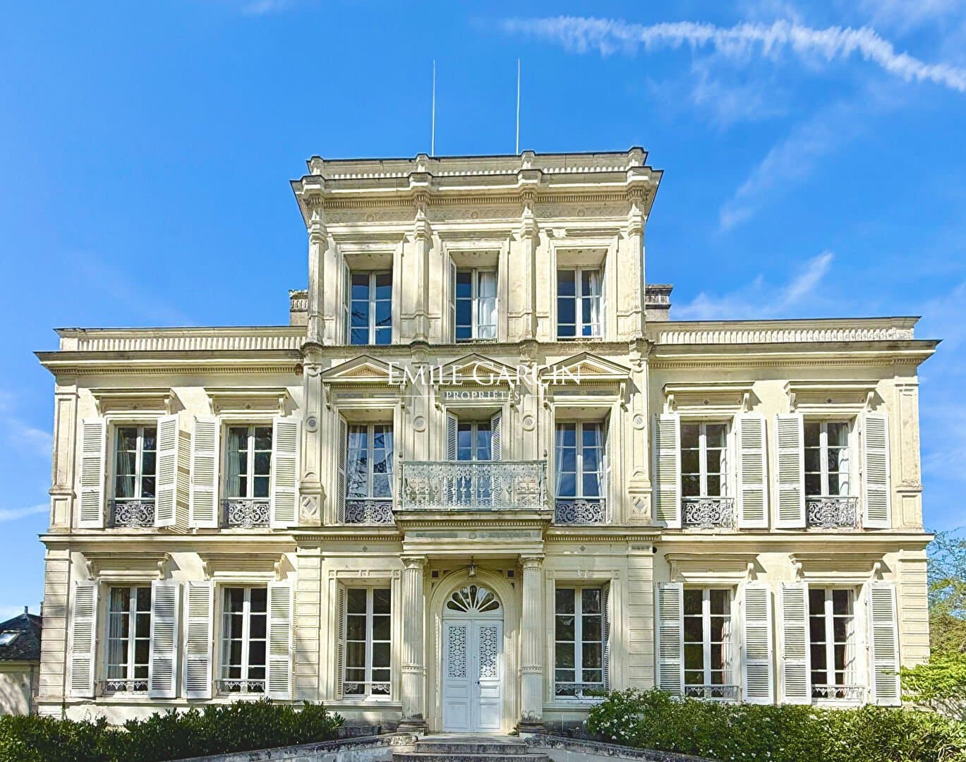 Elegant 19th Century Château Set Within An 88 Hectare Estate 4
