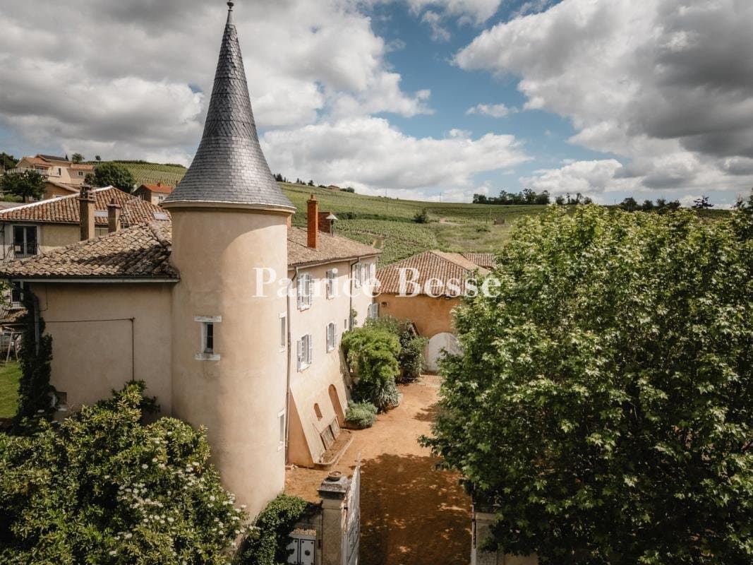 Château With Cone Roof Tower And Historic Winemaking Outhouses 4