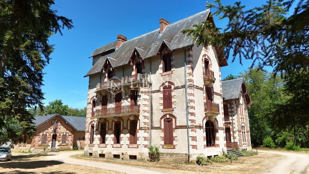 Elegant 19th Century Château With Extensive Grounds And Event Venue Potential 2