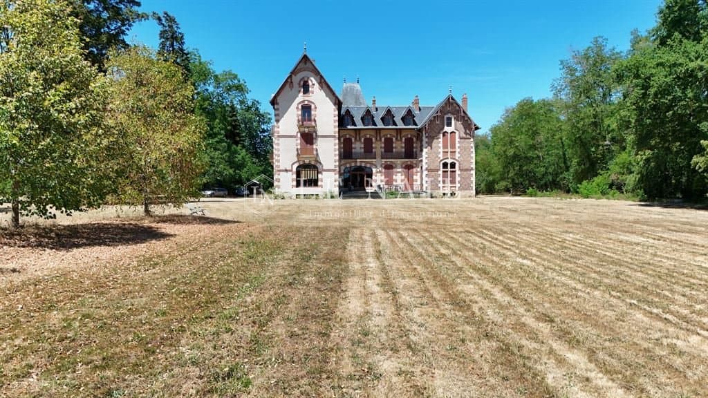 Elegant 19th Century Château With Extensive Grounds And Event Venue Potential 3