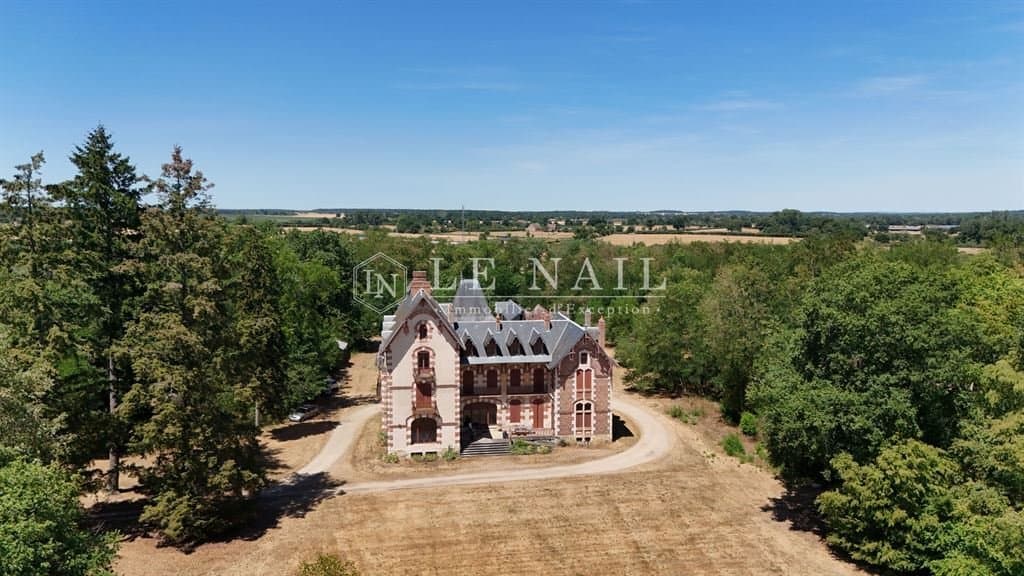 Elegant 19th Century Château With Extensive Grounds And Event Venue Potential 4