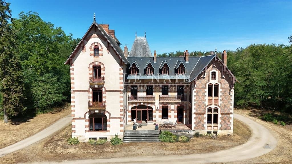 Elegant 19th Century Château With Extensive Grounds And Event Venue Potential 5