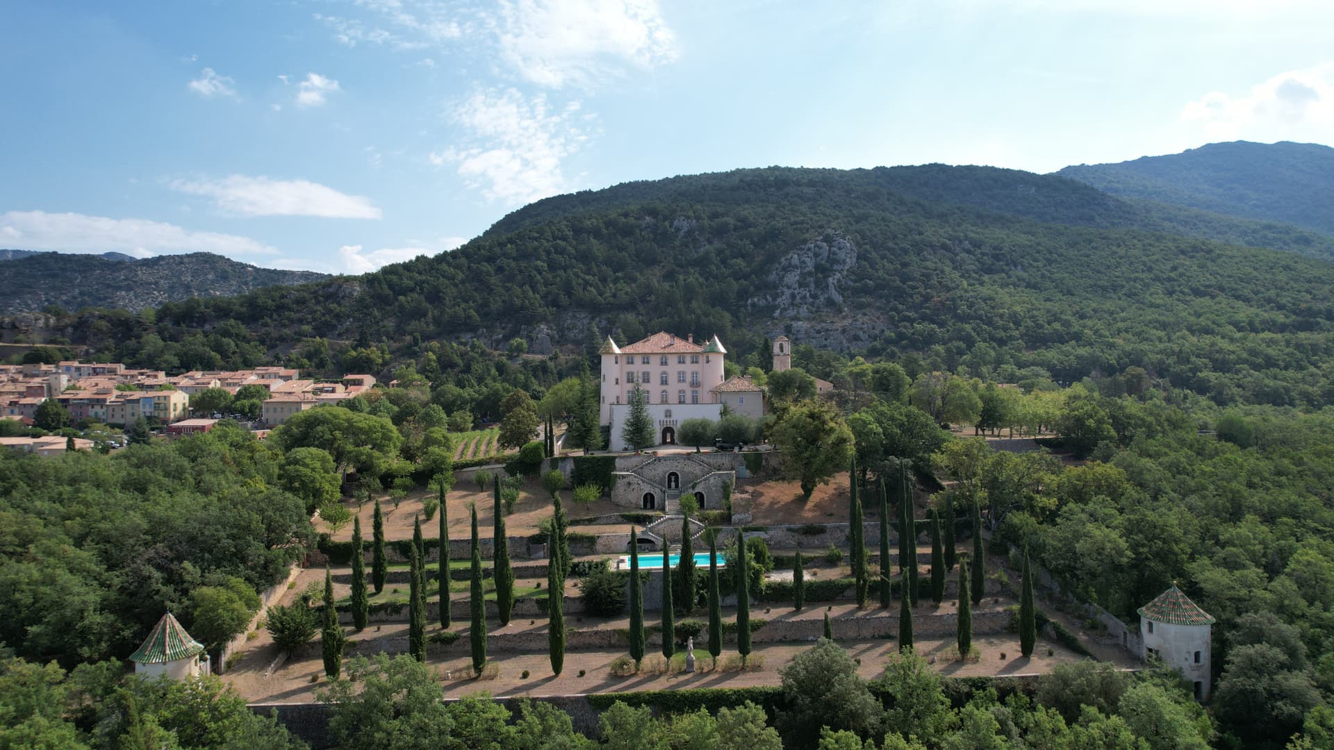 Magnificent 17th Century Castle With Panoramic Lake View 5
