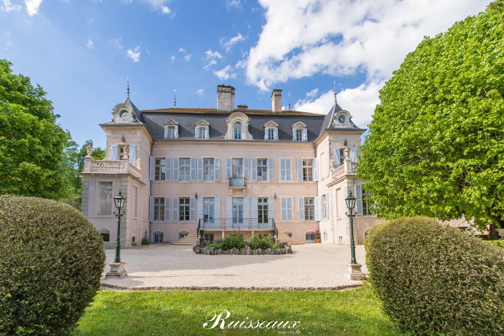 Historic Castle with 12 Bedrooms and 685 Sqm of Living Space — in Burgundy, France