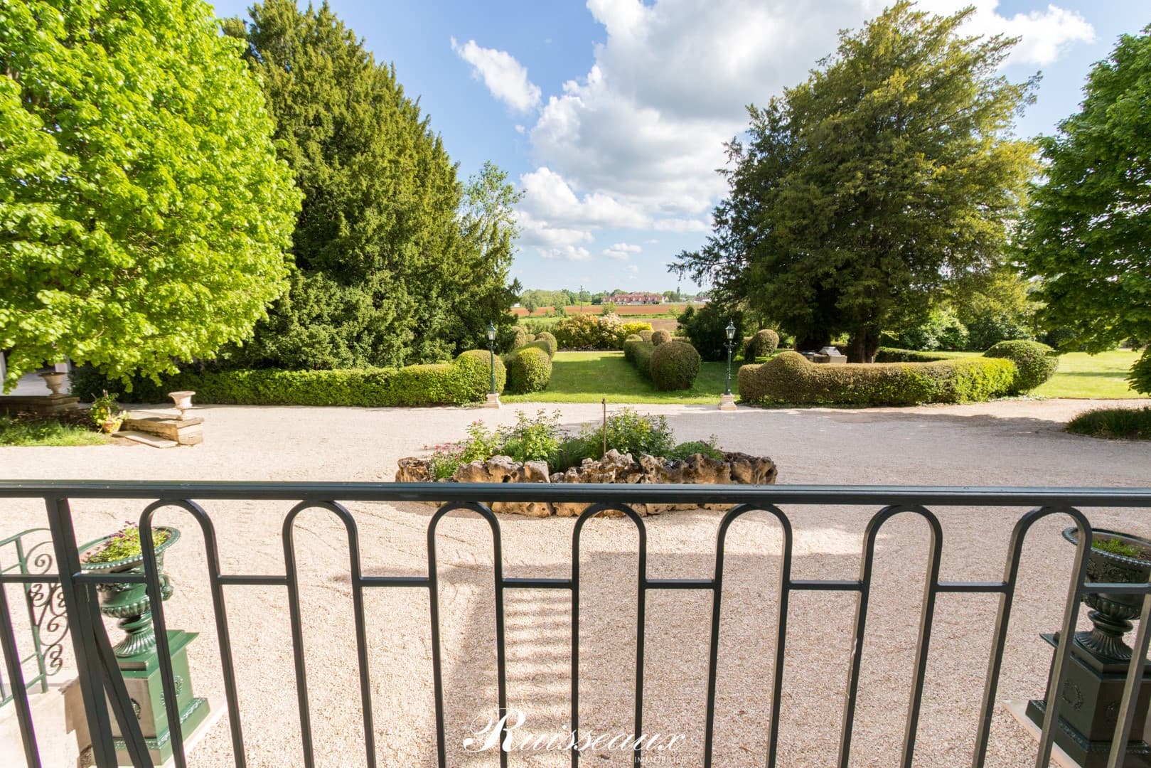Historic Castle with 12 Bedrooms and 685 Sqm of Living Space 4