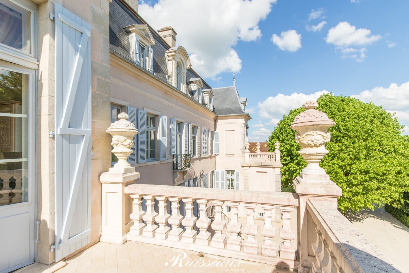 Historic Castle with 12 Bedrooms and 685 Sqm of Living Space 5