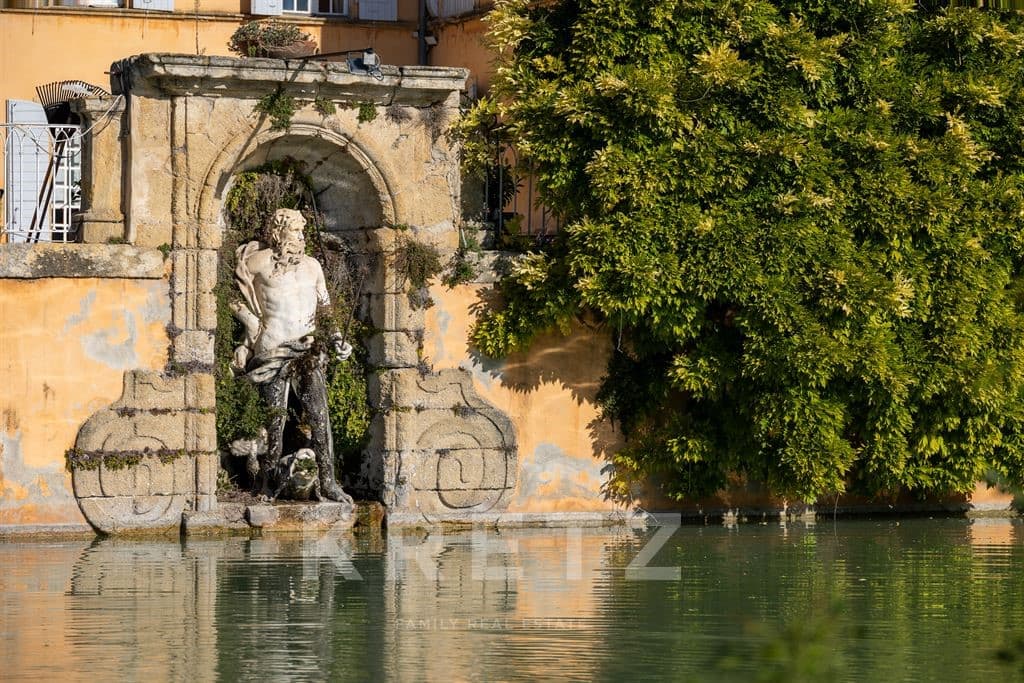 Elegant 18th Century Bastide With Extensive Grounds And Multiple Pools 4