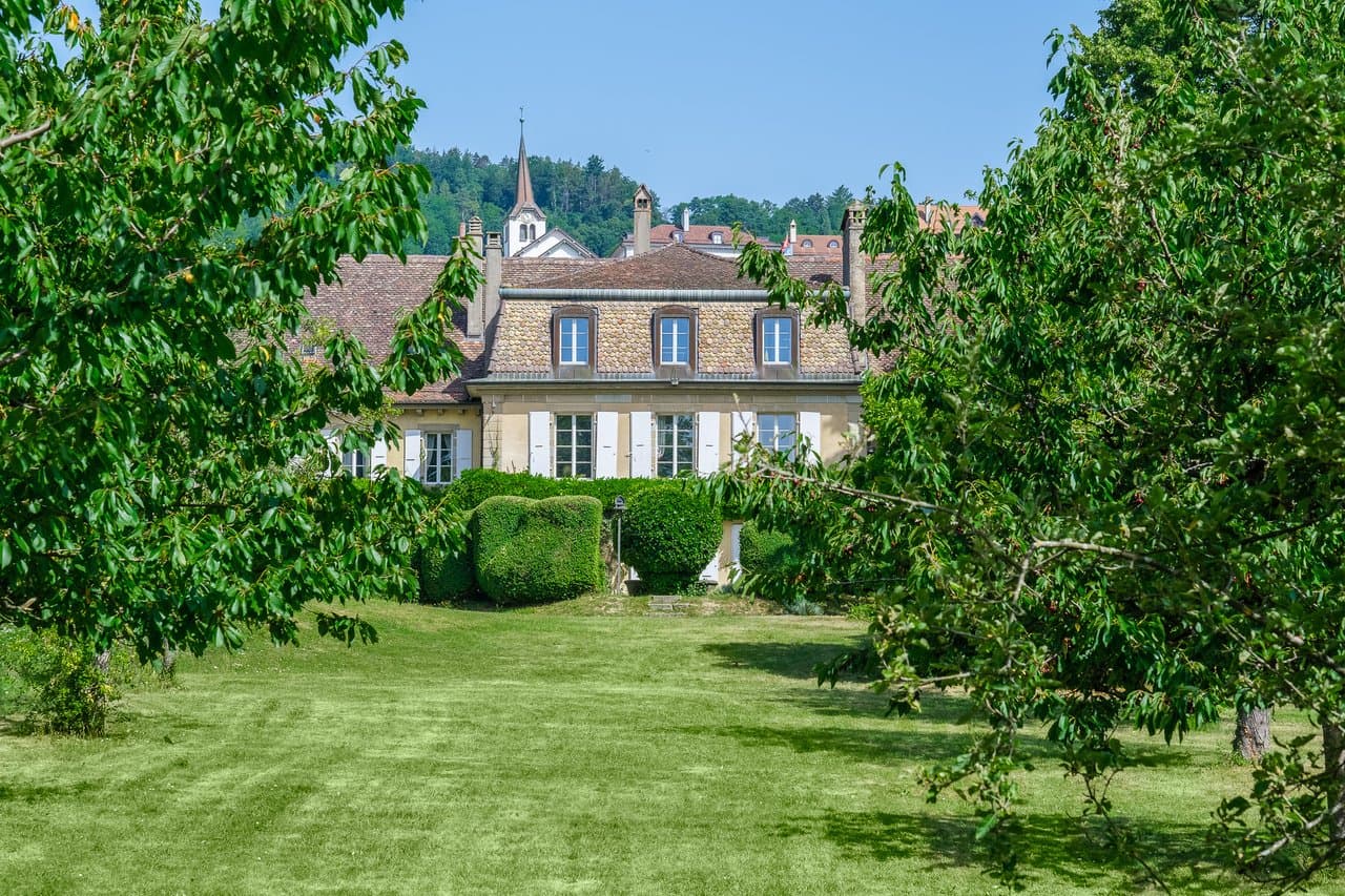 Historic 18th Century Château With Expansive Parkland Near Lausanne 3