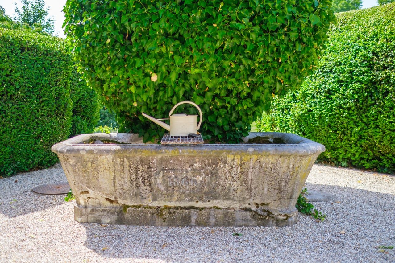 Historic 18th Century Château With Expansive Parkland Near Lausanne 4
